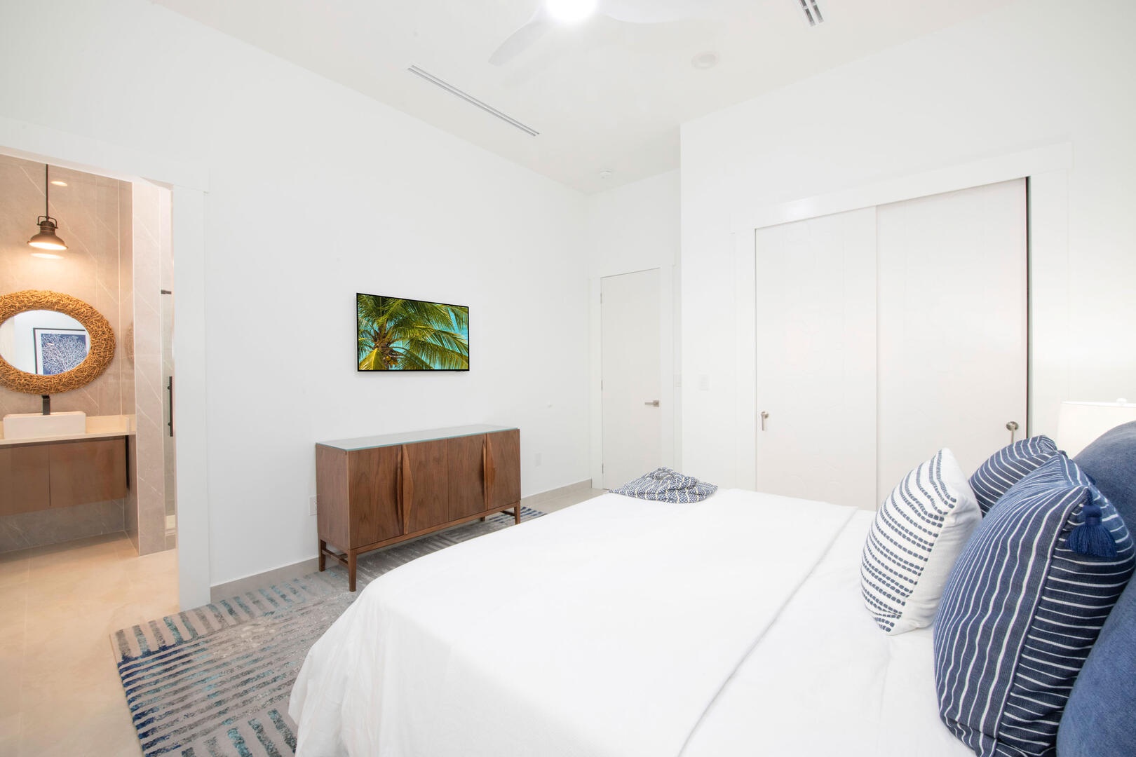 Suite 5 with king bed.