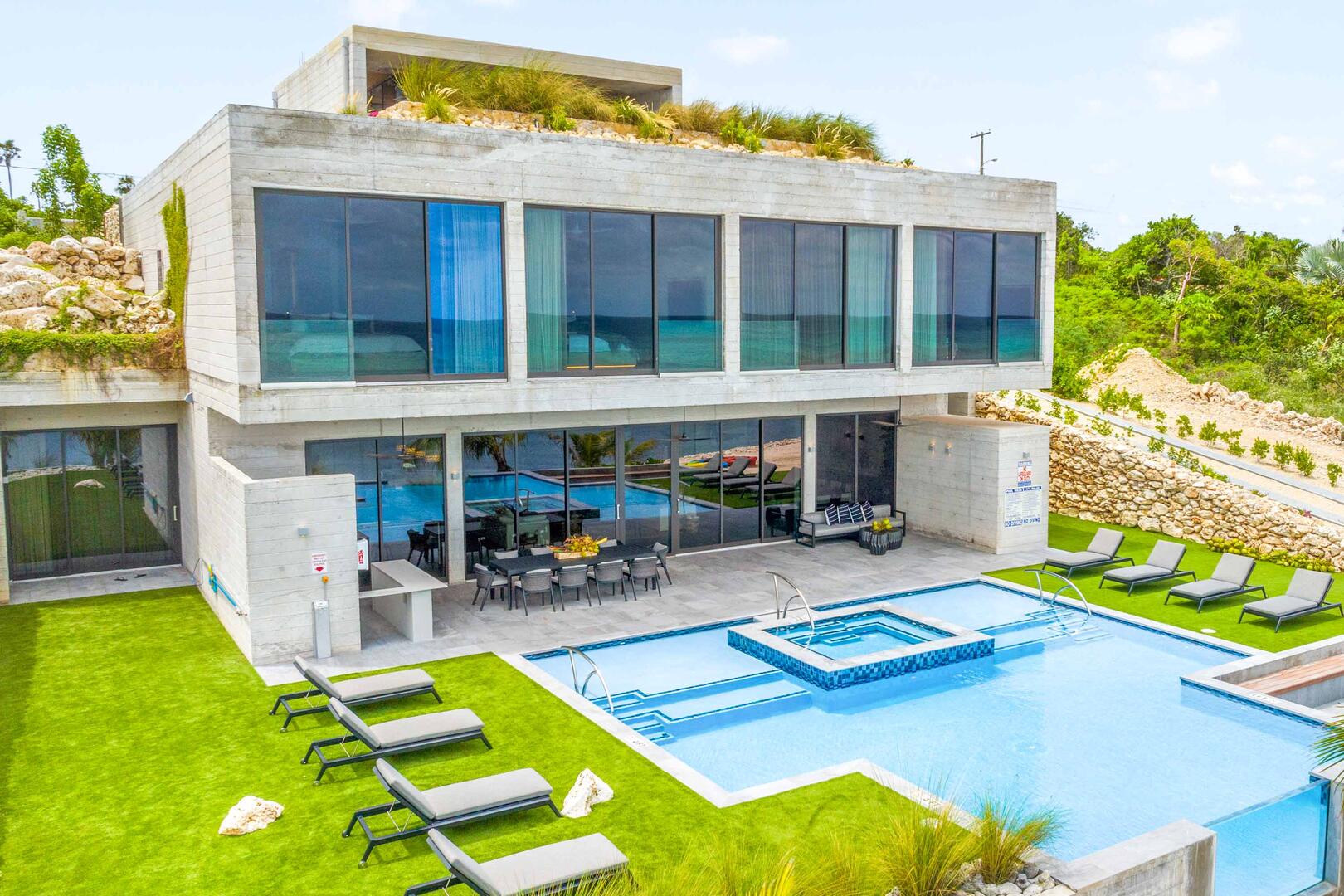 Rear view of Bella Roca