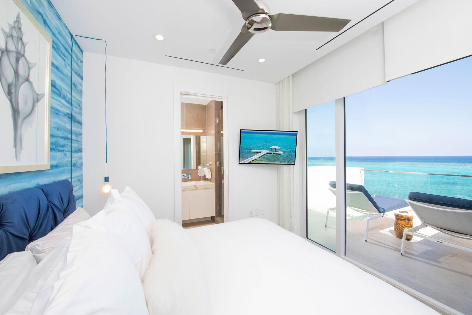 Primary Suite with ocean views, walk-out access to the balcony, SmartTV.