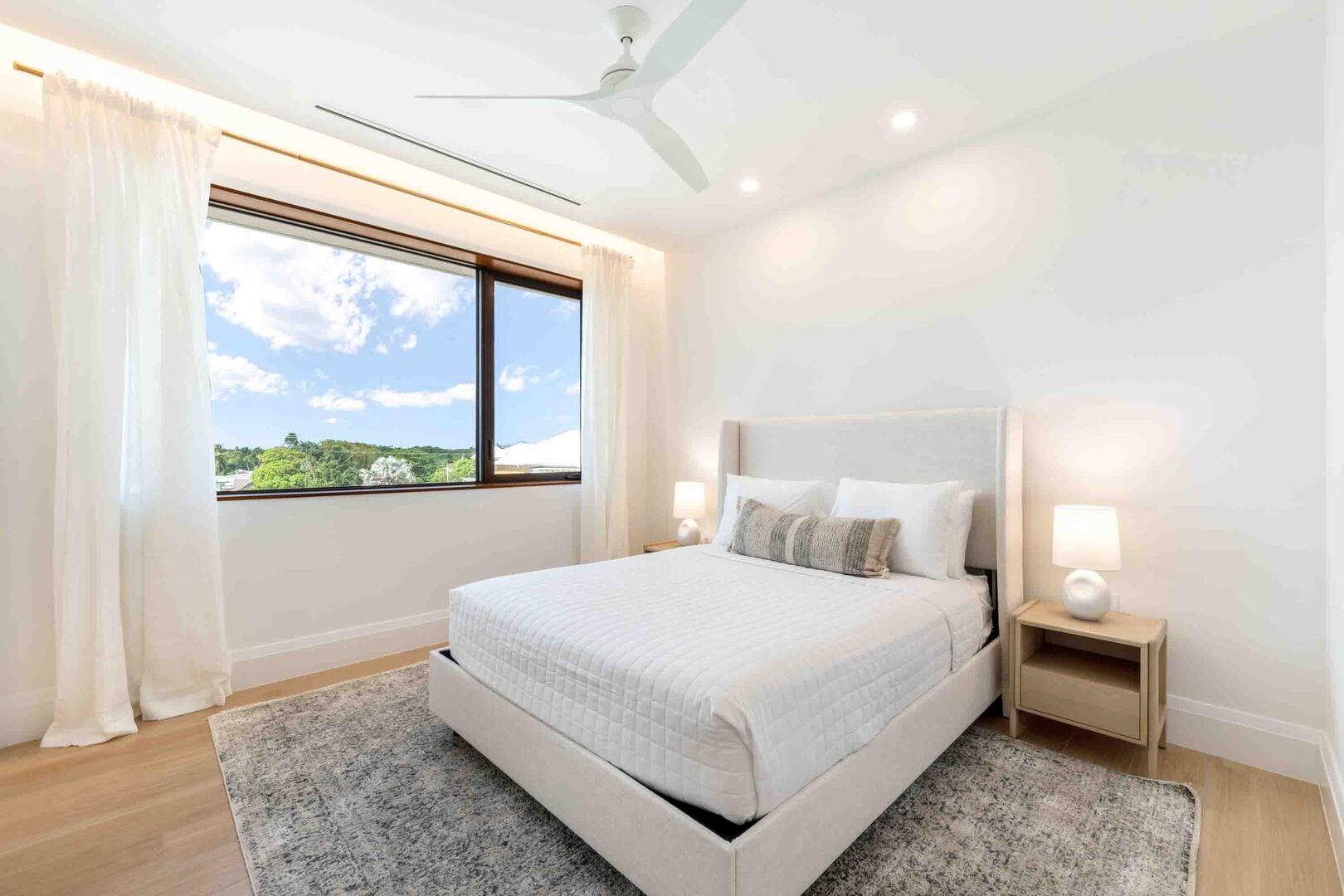 Bedroom 3 with queen bed.