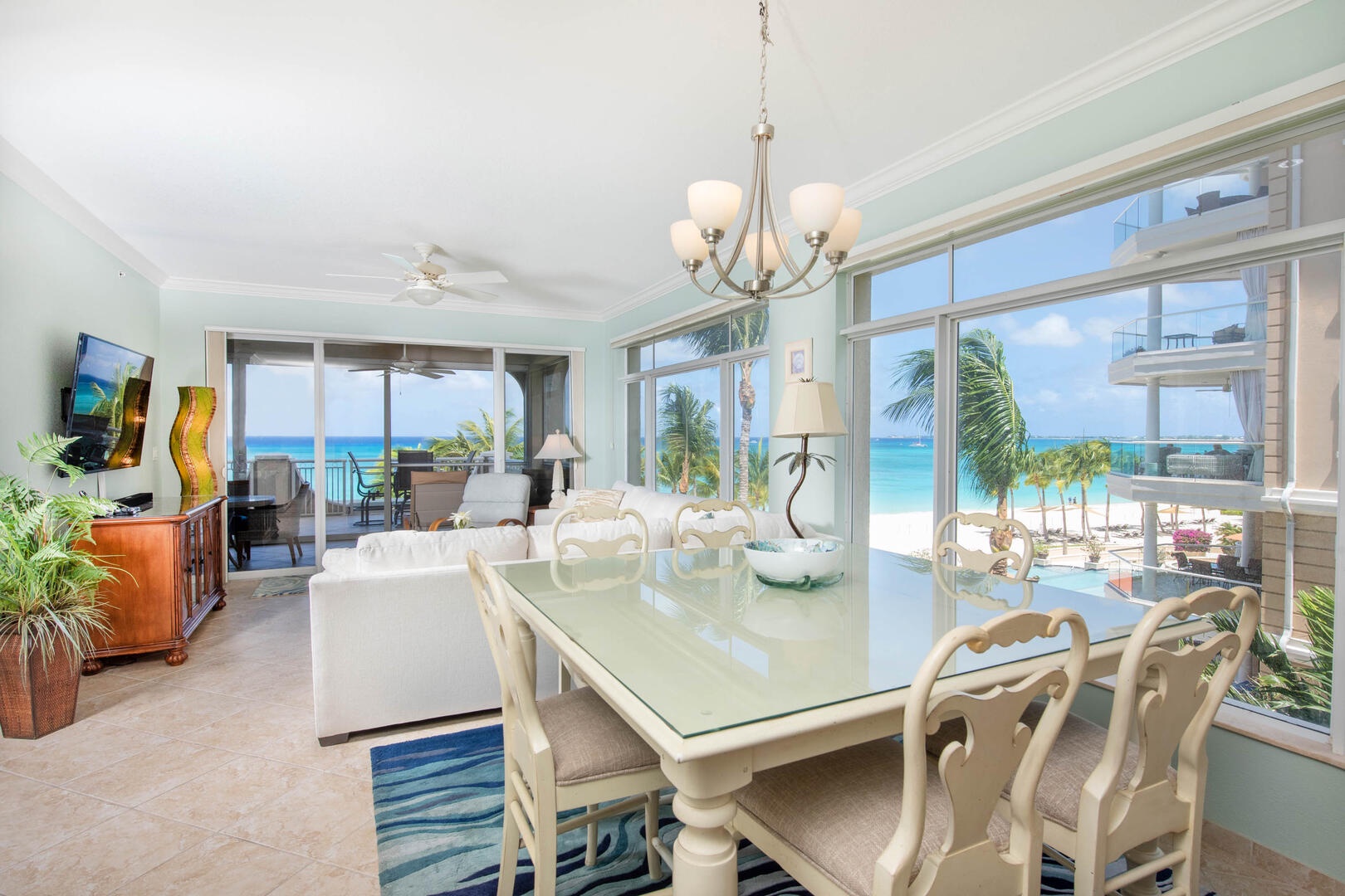 Corner units enjoy wraparound ocean views allowing plenty of natural light to fill the interiors.