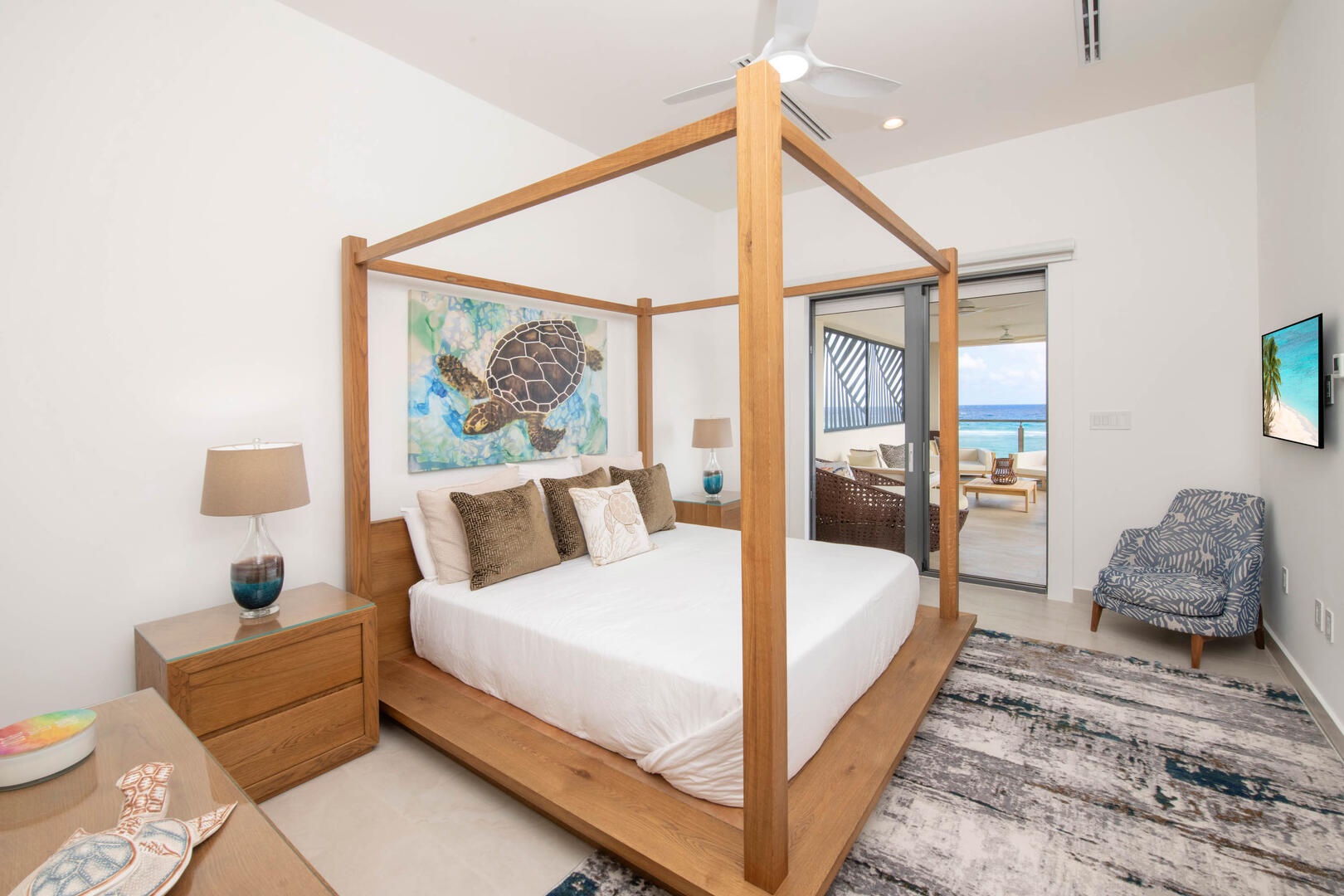 Suite 1with king bed.