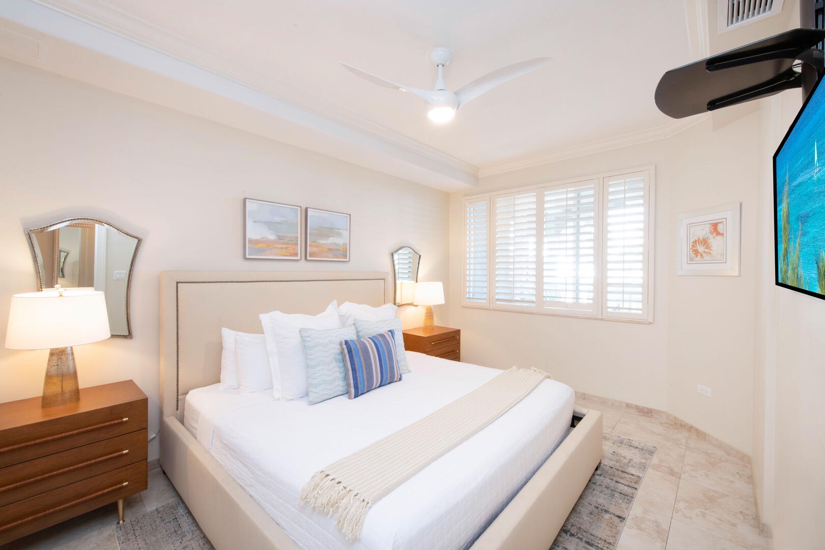 Guest suite with king bed.