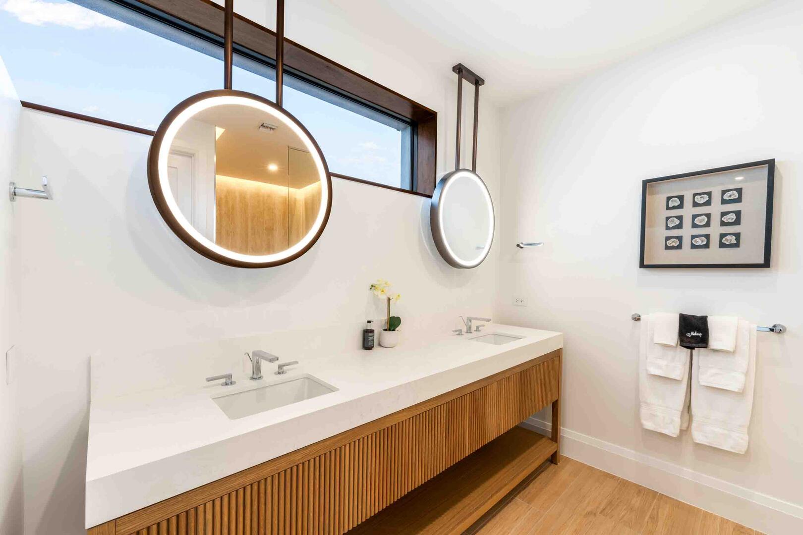 Primary Ensuite with dual vanity. All bath and beach towels come provided during your stay.