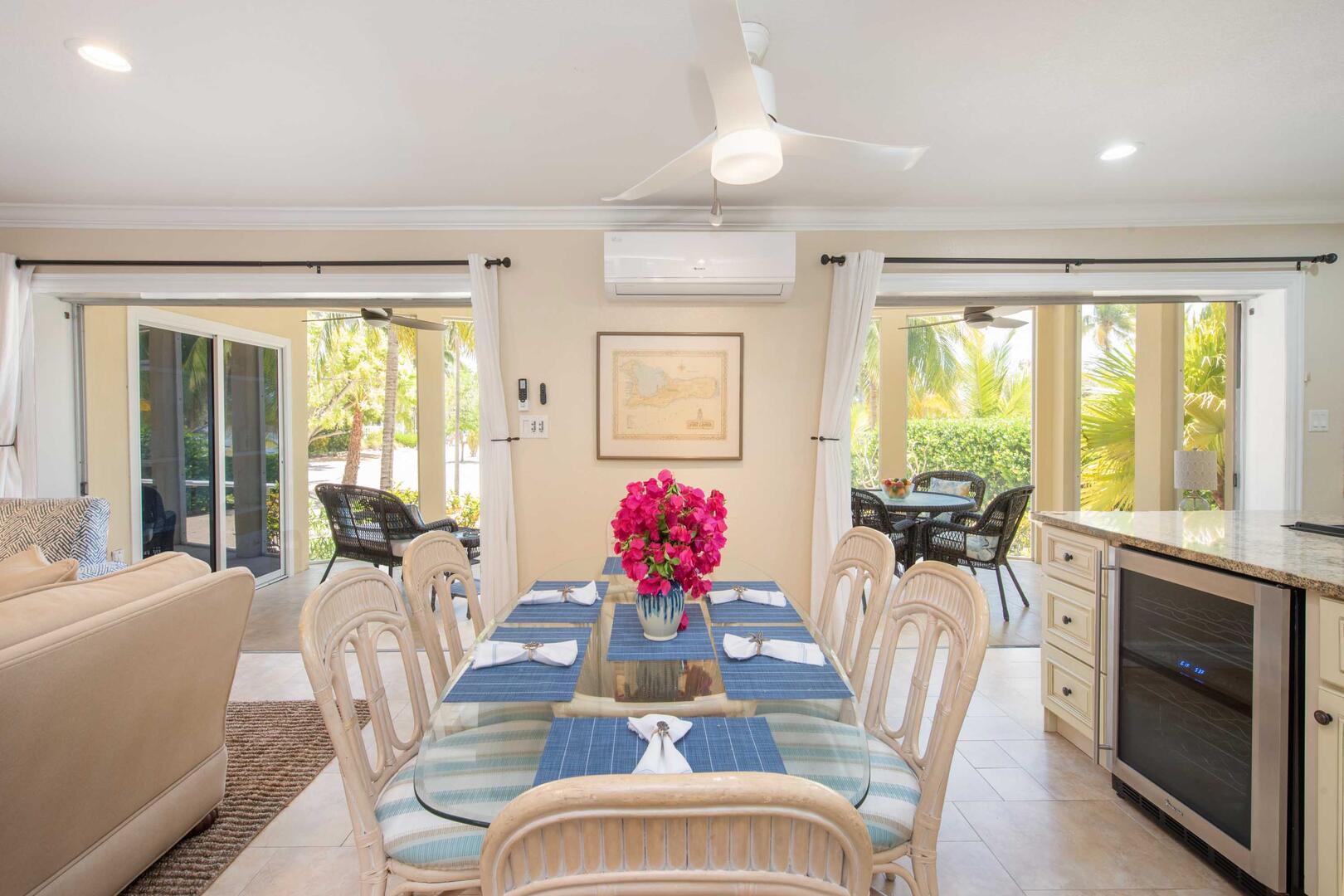 Enjoy meals indoors or outdoor on the lanai.