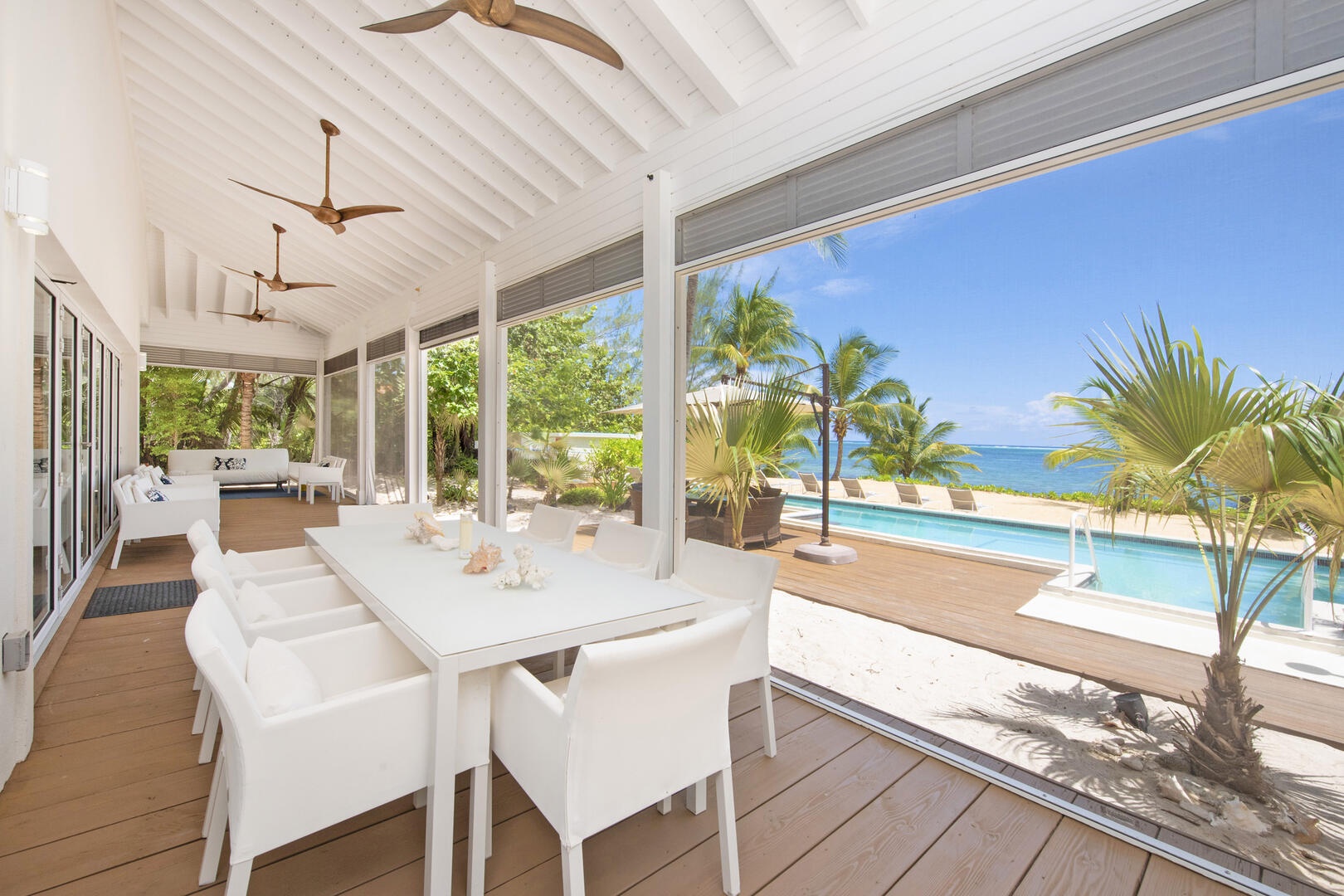 Seaside dining on the screened porch.