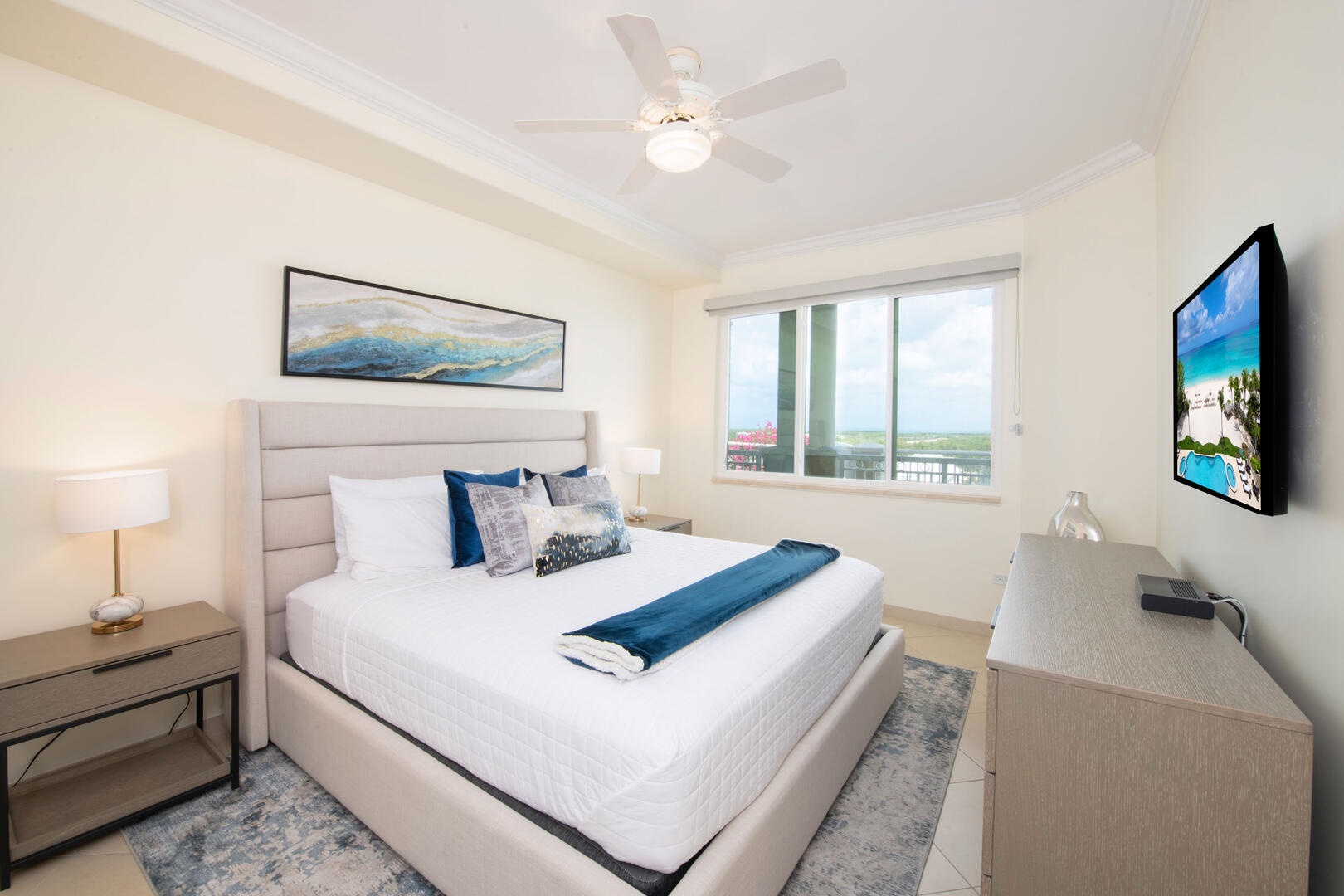 Guest suite with television