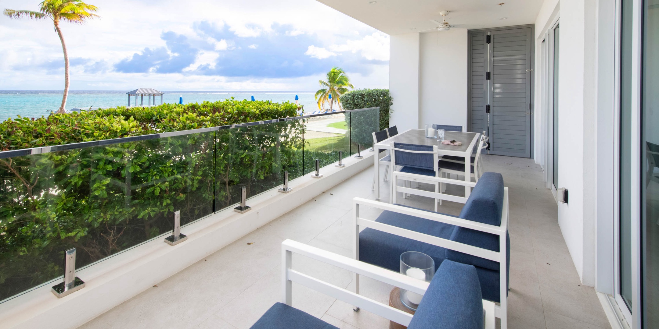 Open the door in the background to combine both ocean terraces.