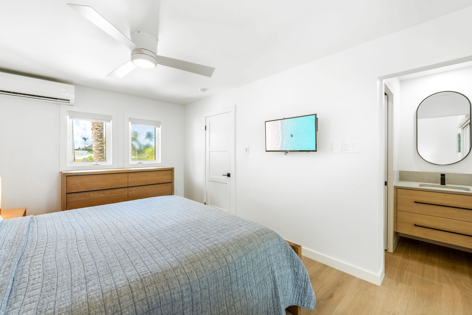 Bedroom 1 with HD TV.