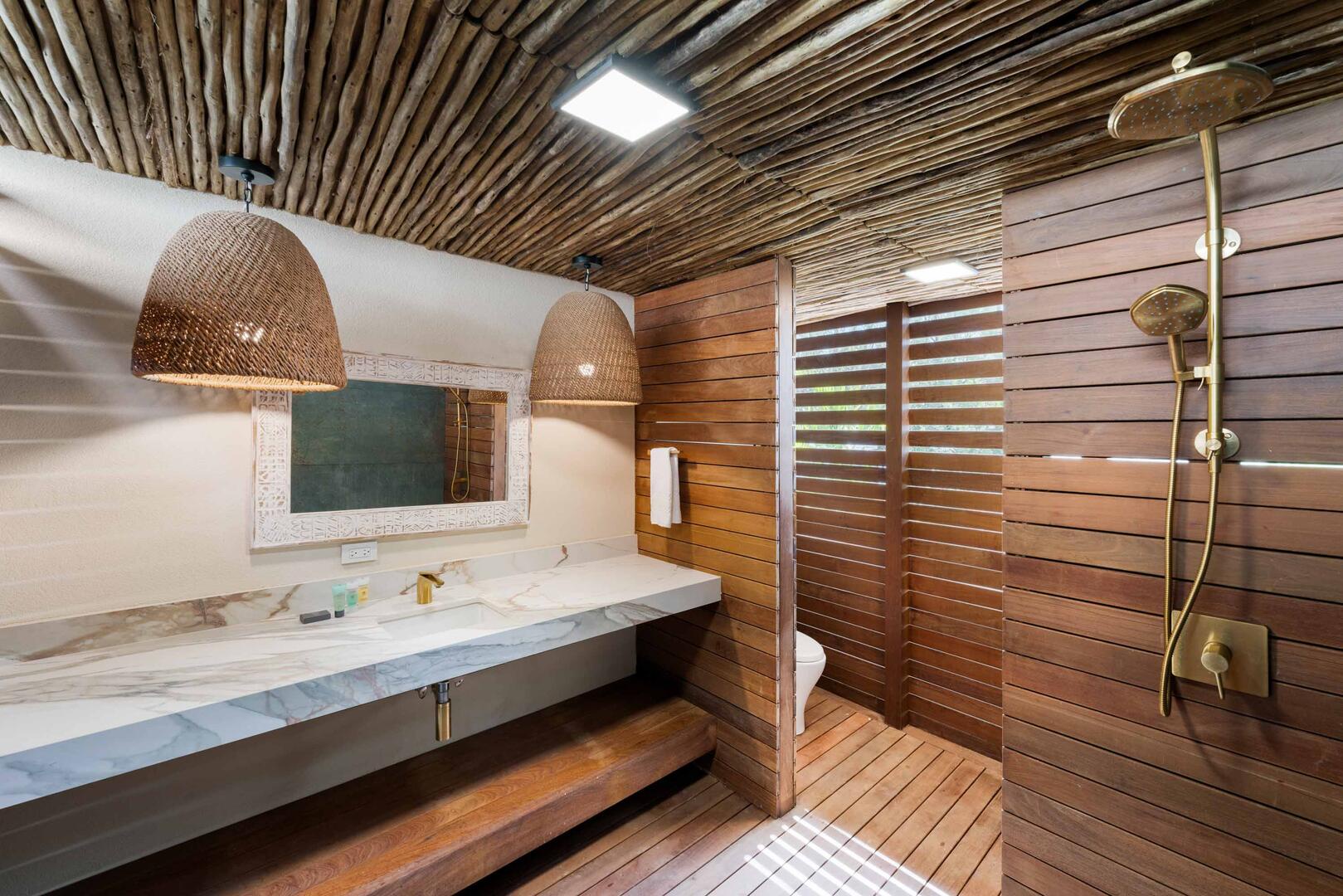 Detached bathroom for Bedroom 3.