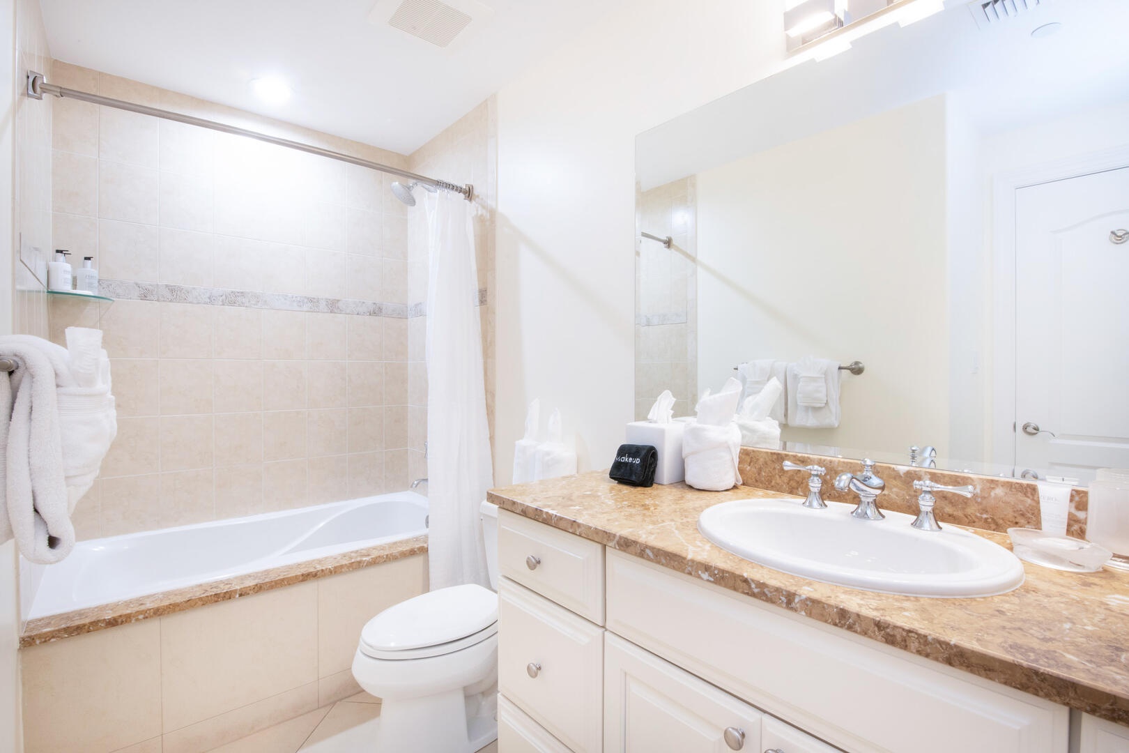 Guest ensuite with shower bath