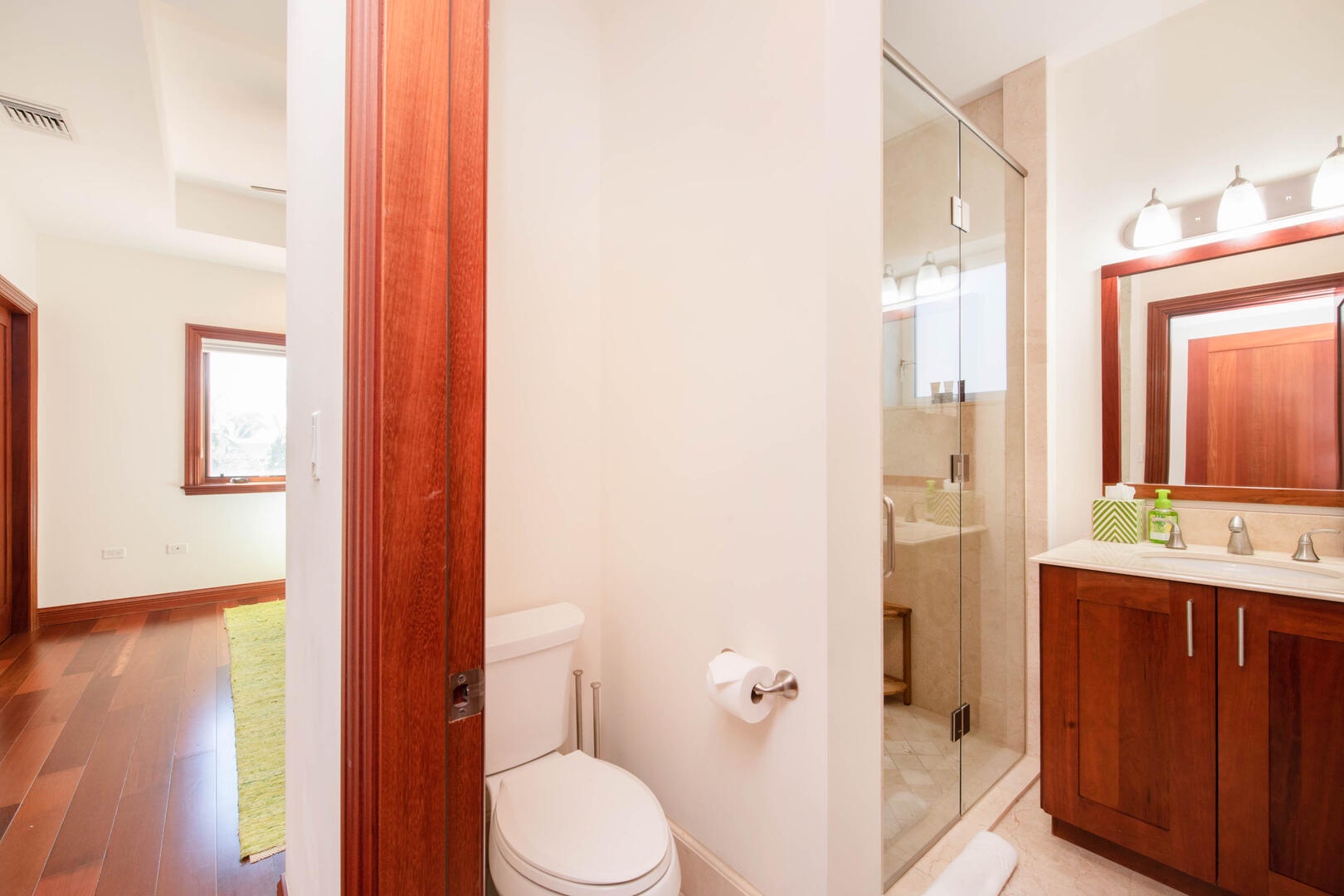 Twin Suite ensuite bathroom.