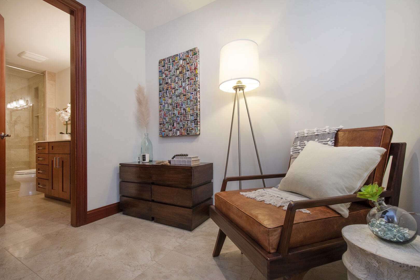 Hall bath on the lower-level landing.