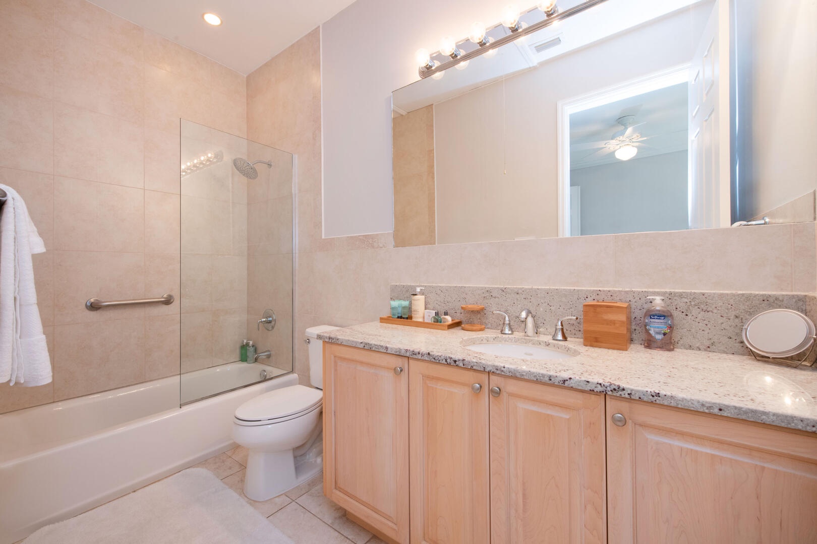 Guest Suite 3a ensuite with tub and shower.