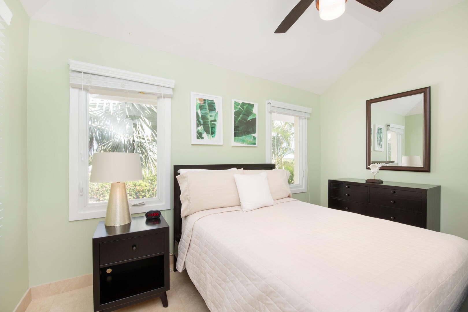 Garden Suite with queen bed.