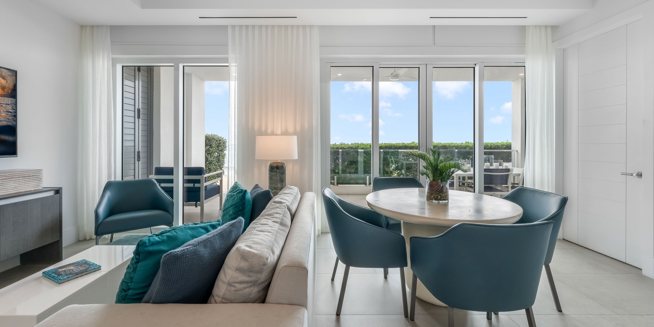 Small dining area with seating for 4.