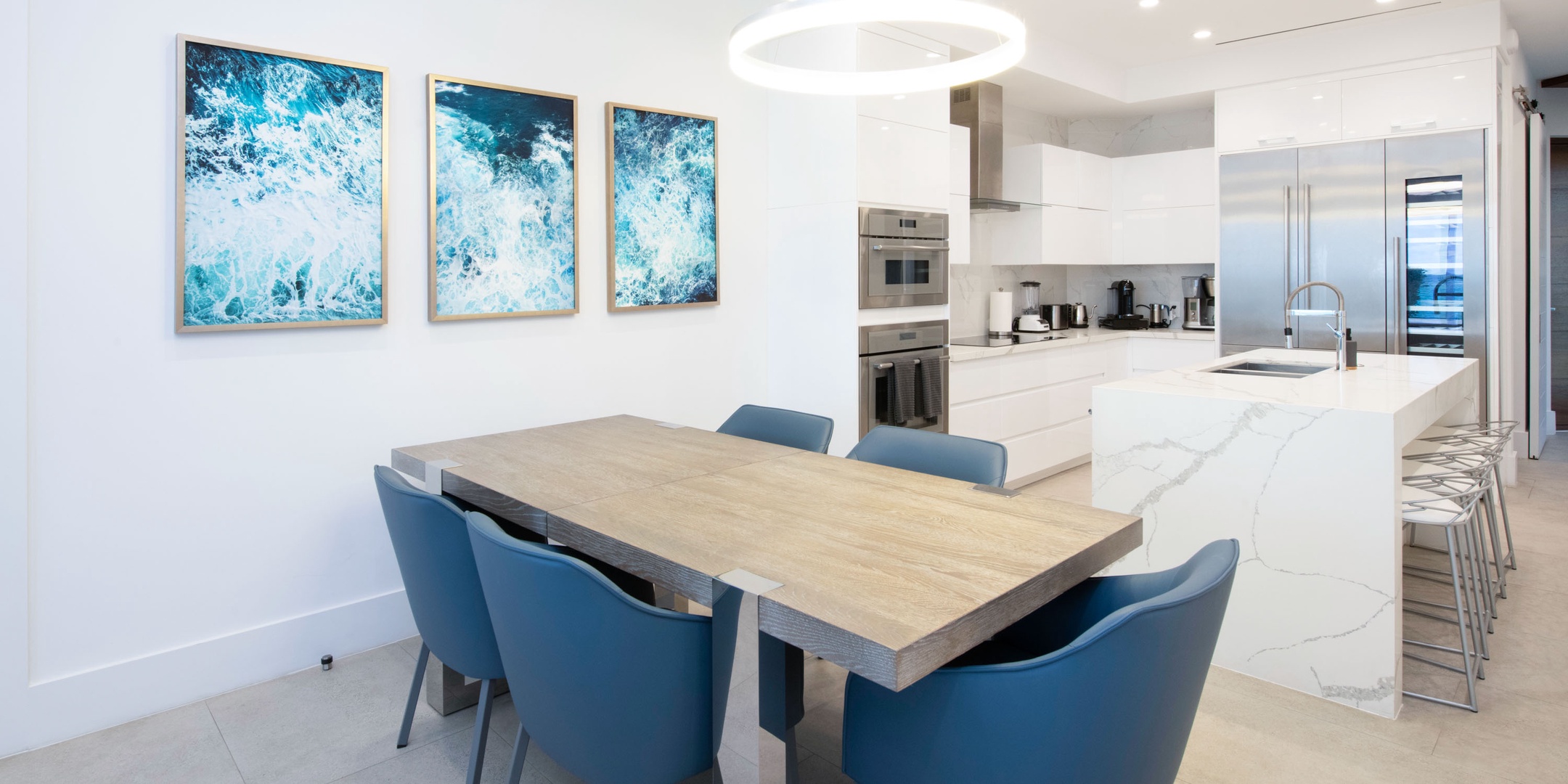 Dining area with seating for 5.