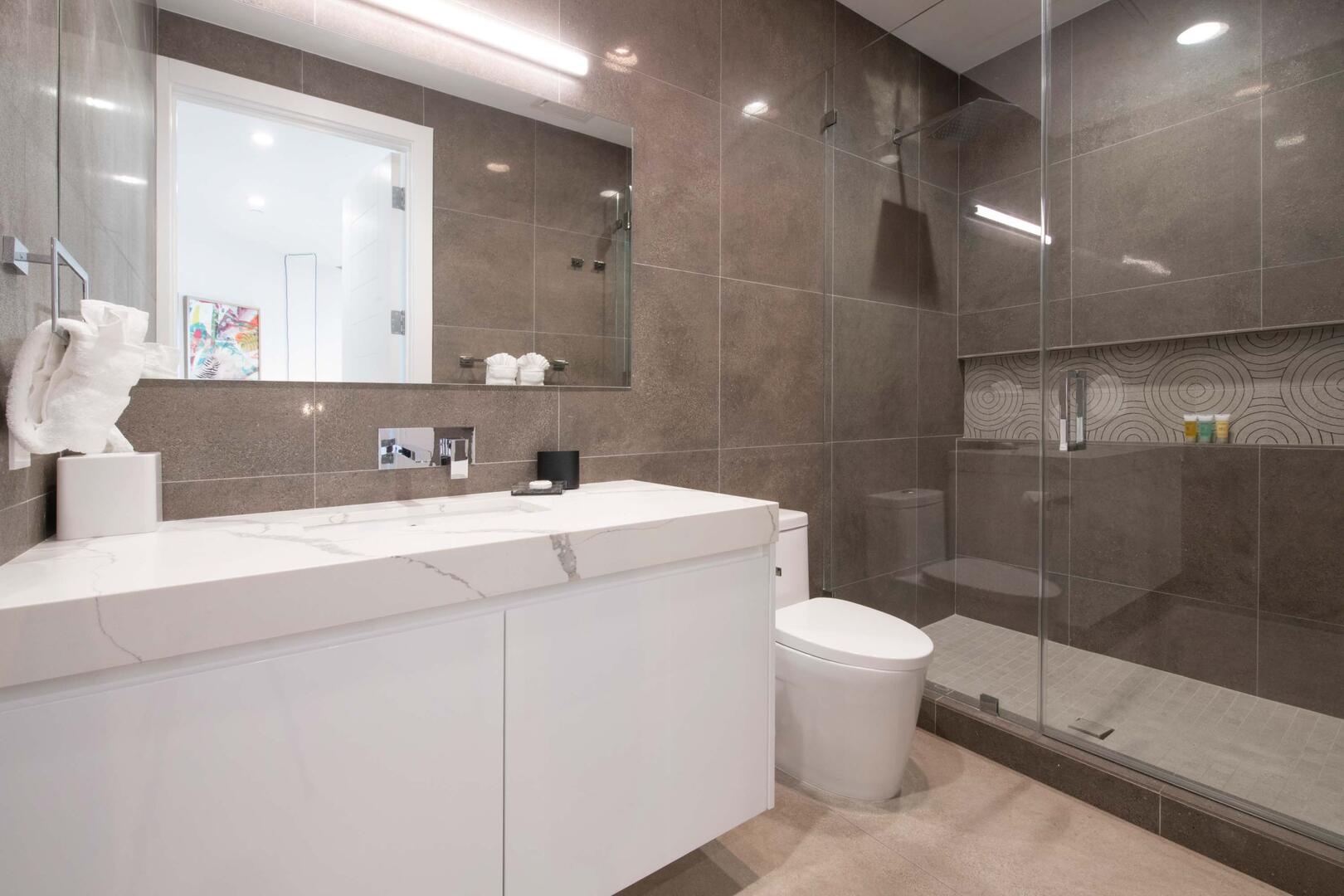 Guest Ensuite with walk-in shower.