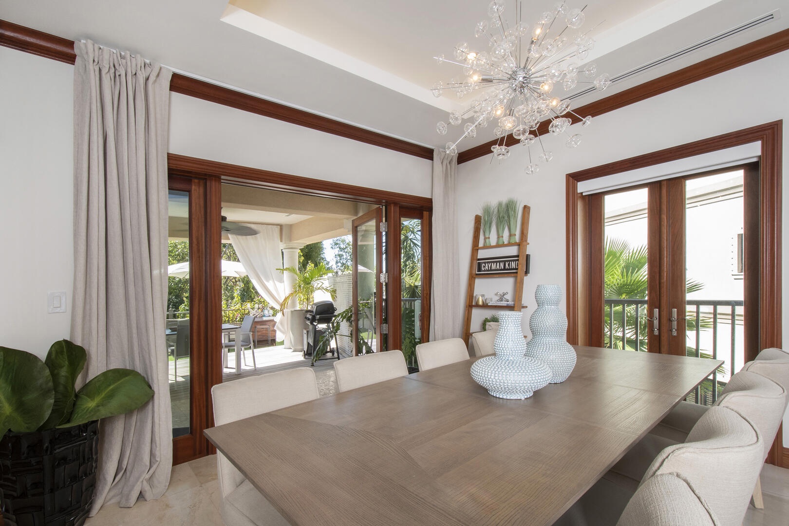 Dining area opens on to the veranda.