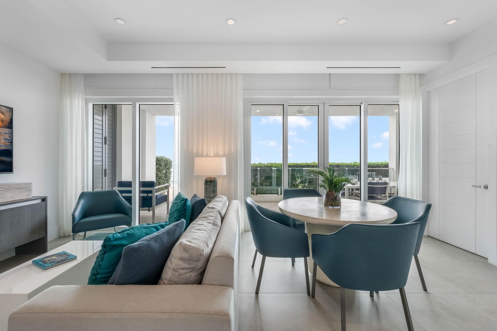 Dining table with seating for 4 guests.