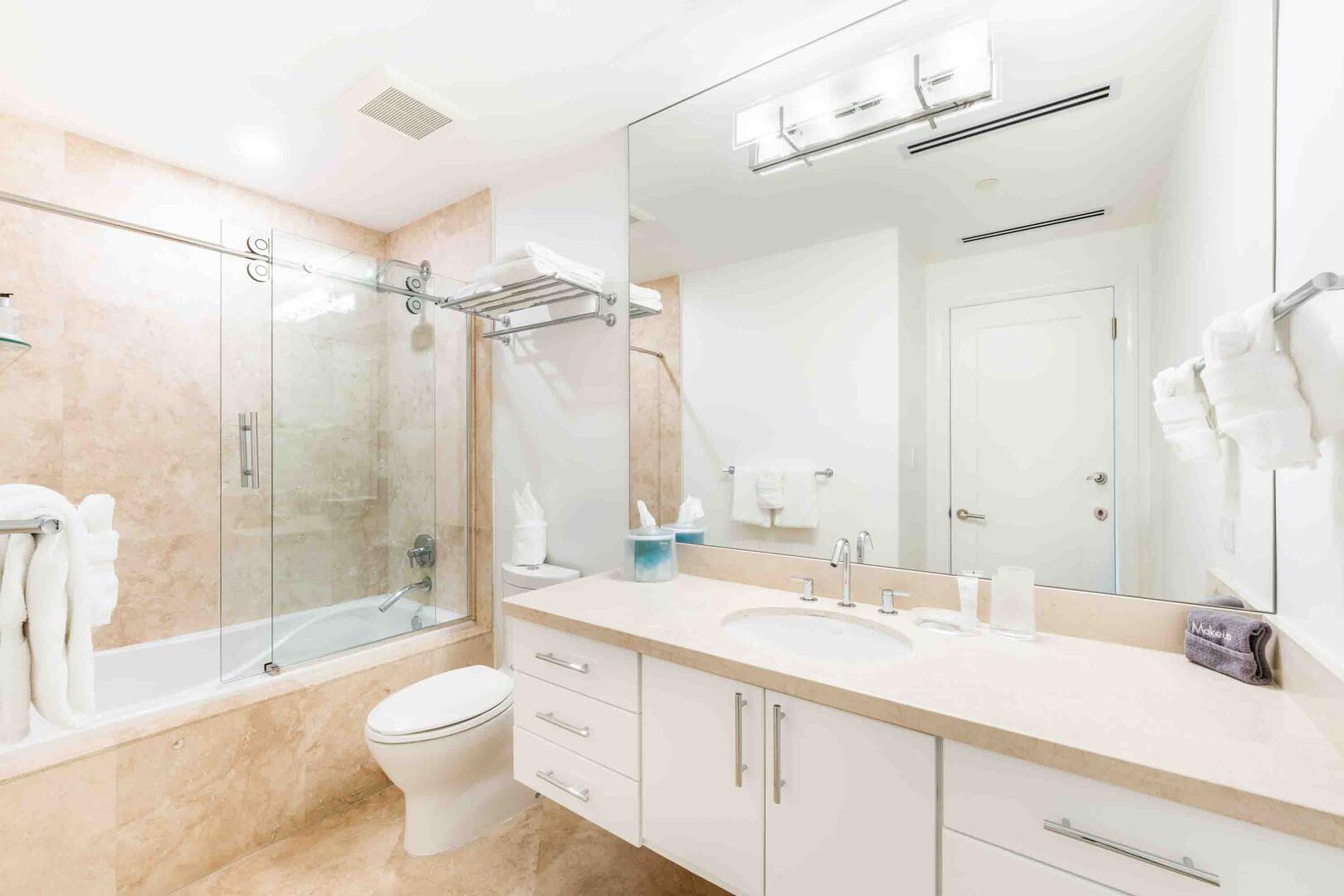 Bedroom 3 ensuite with tub