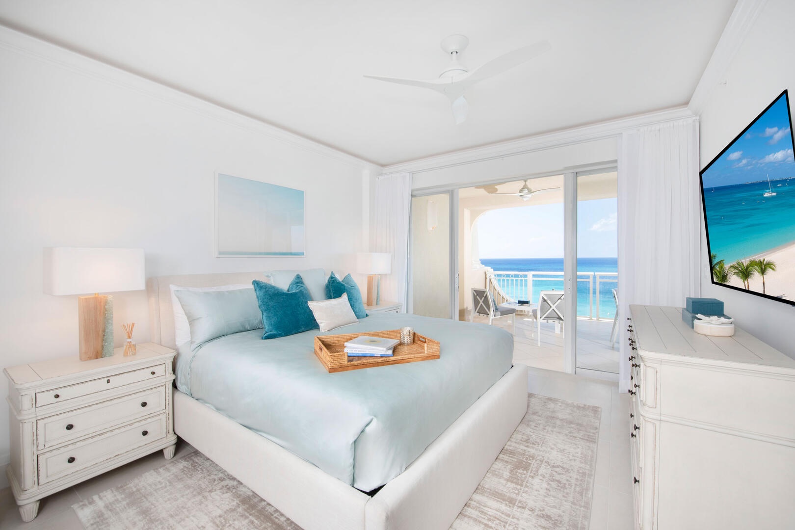 Master Suite with king bed.