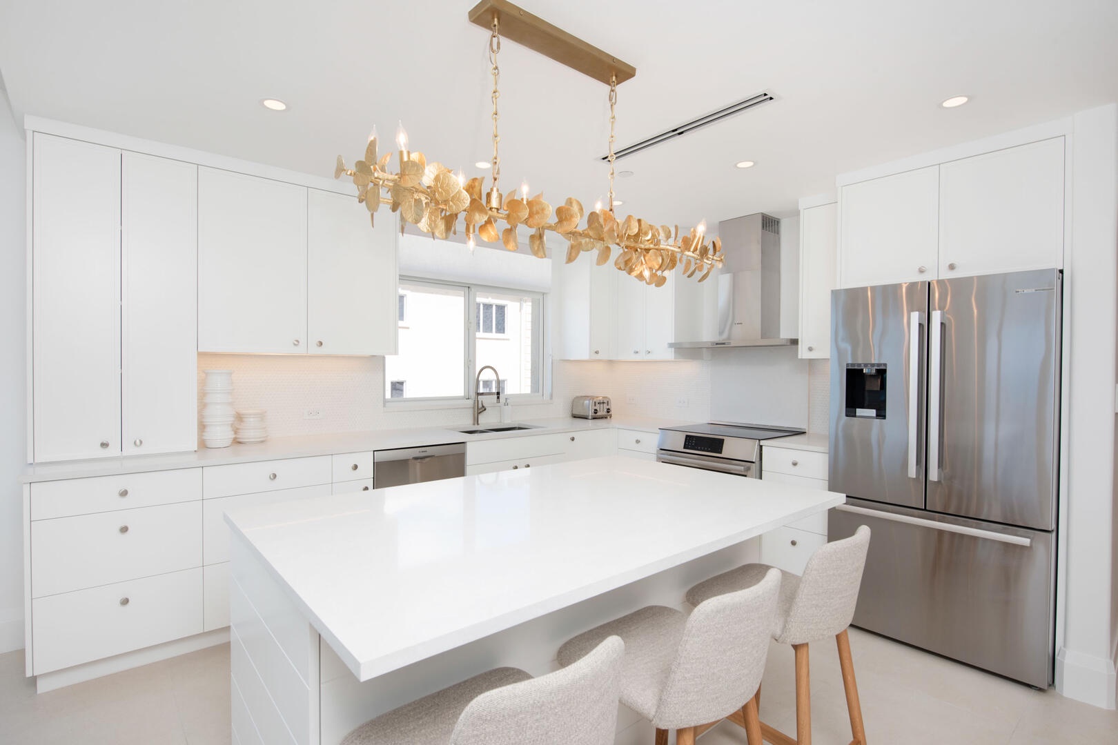 Kitchen Island that seats 3.