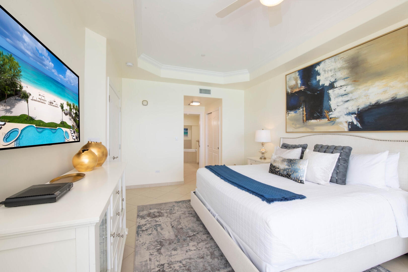 Primary suite with king bed