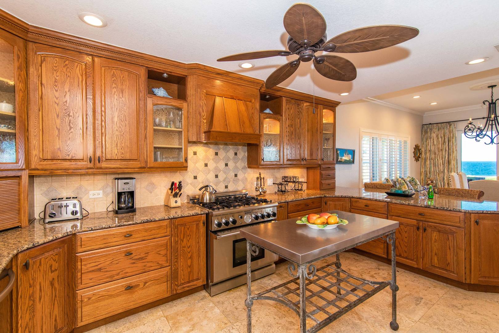 Cooking is no chore in this gorgeous kitchen!