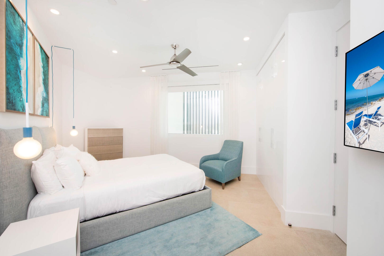 Guest Suite with Queen Bed.