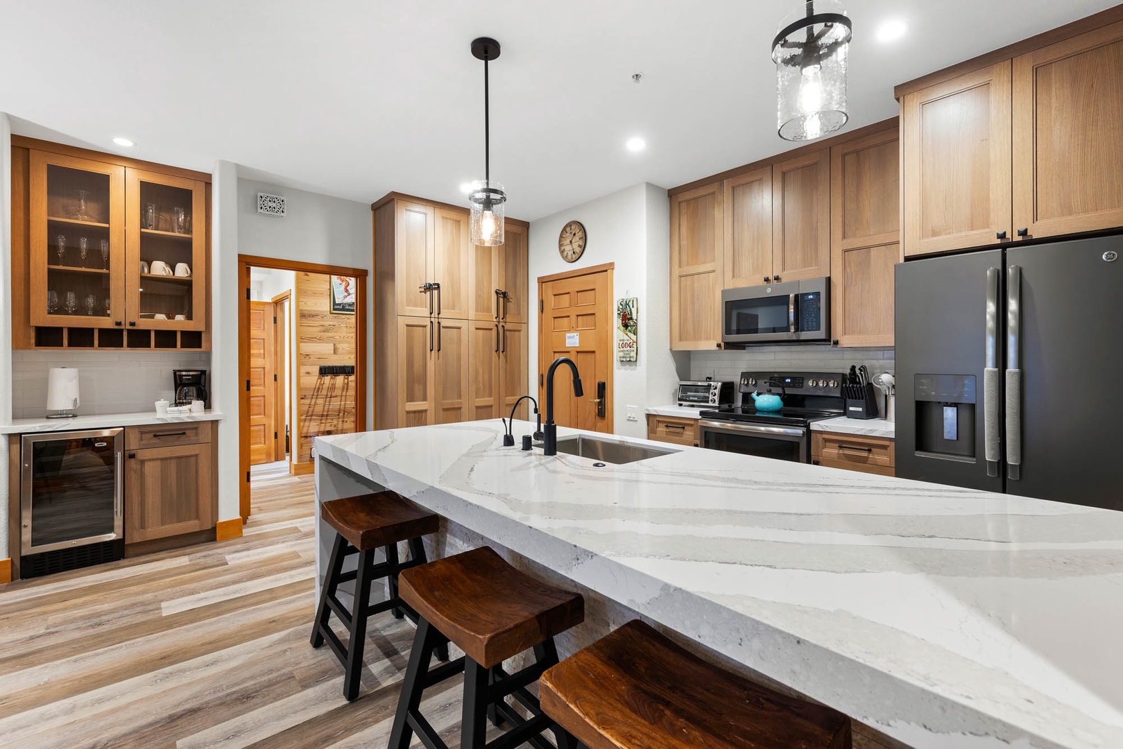 700 | Premium 2BD - King, Doubles, A/C + Pool