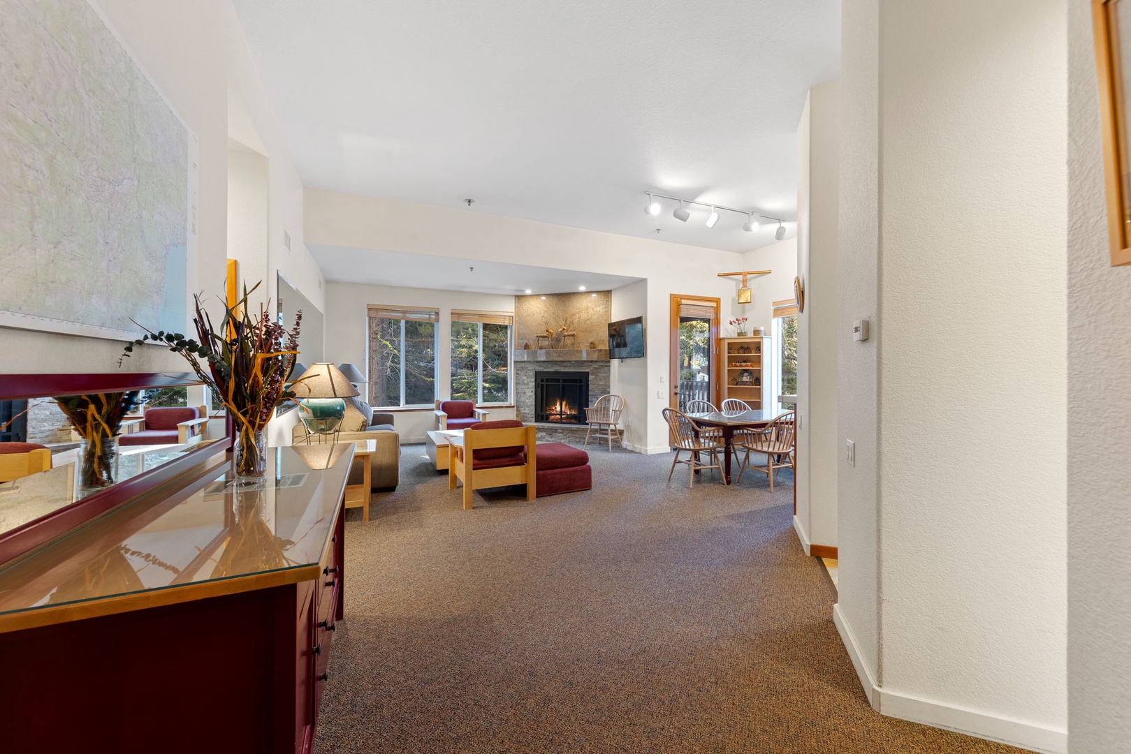 521 | Roomy 2BD/2BA - Kitchen, W/D, Pool + Spas