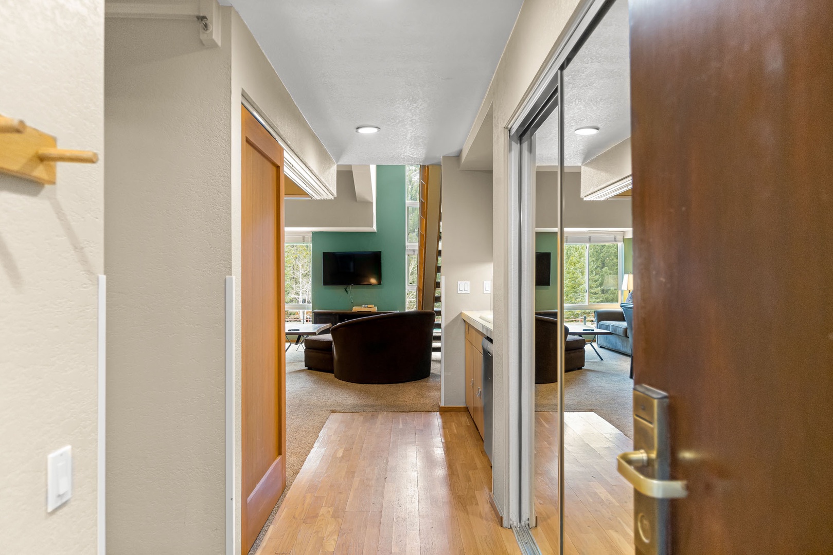 331 | Loft Stay - Full Fridge + Easy Parking