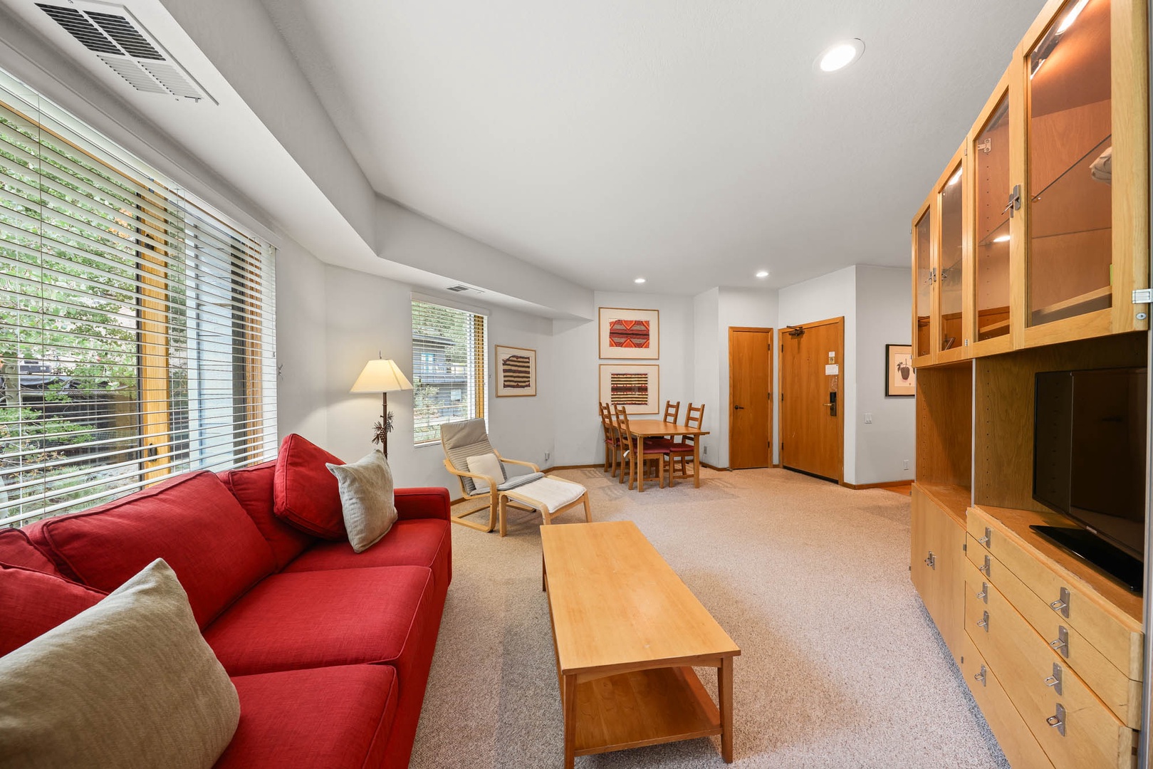 220 | Romantic - King 1BD Retreat + Summer Pool