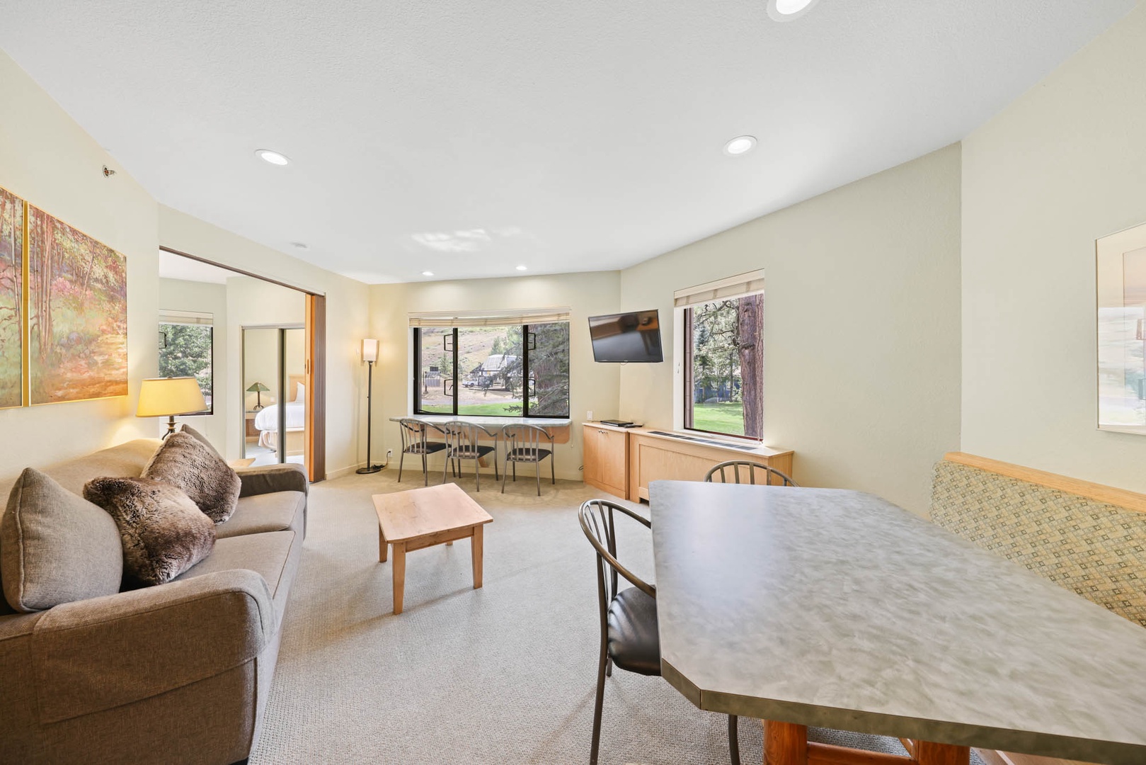 241 | Work & Relax - King 1BD w/ Kitchen + View