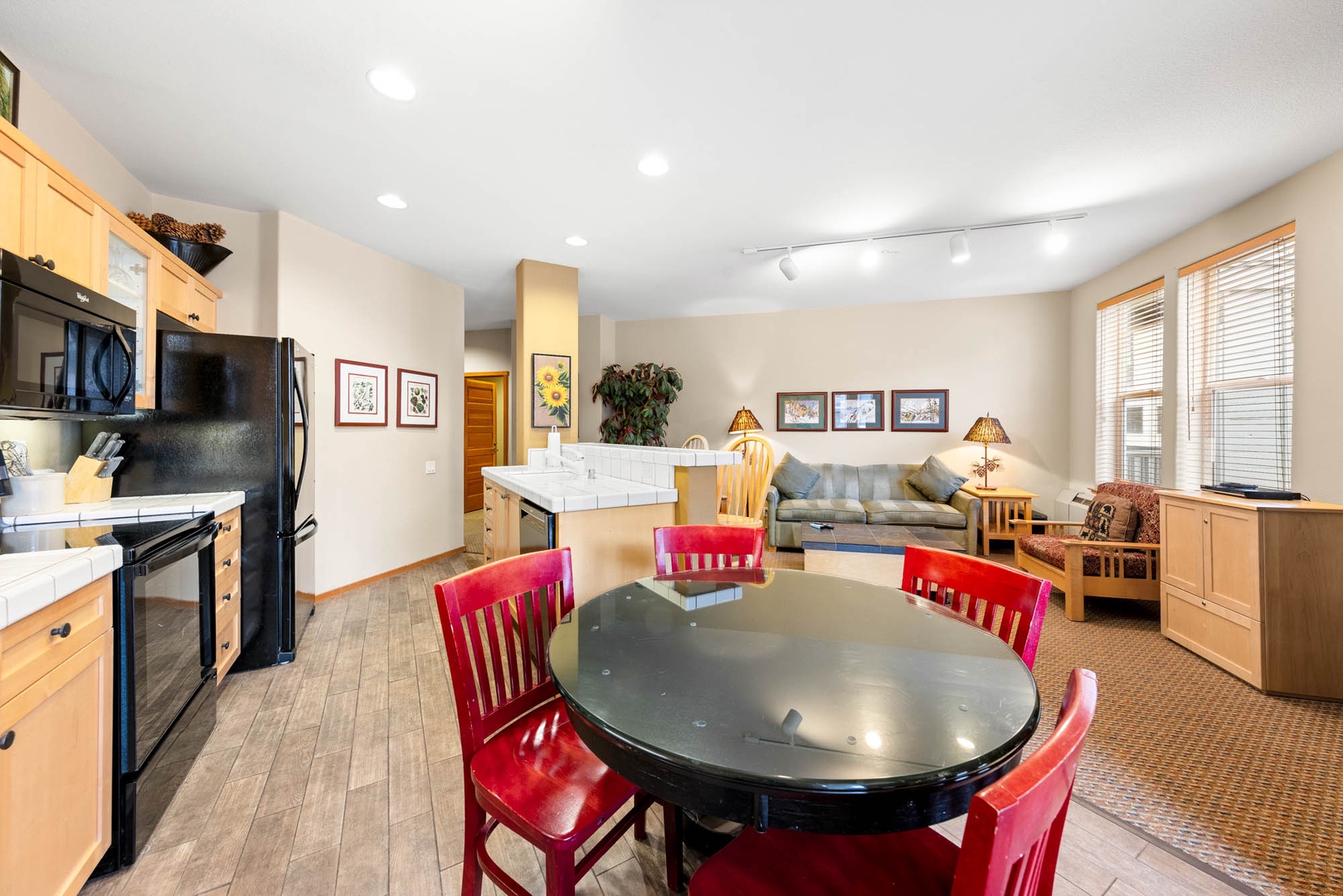 716 | Tahoe 2BD Basecamp - Soaks, Swims + W/D