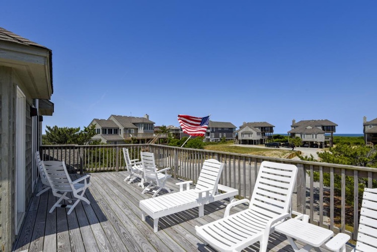 Stretch out on your private deck with ocean breezes and endless blue skies—perfect for soaking up the sun or watching the waves roll in.