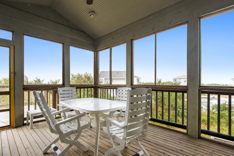Picture yourself dining in this breezy screened porch, where coastal views and gentle sea air become part of every meal. Your perfect spot to unwind with morning coffee or evening cocktails.