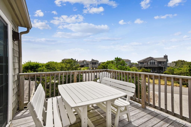 Your private deck offers treetop views and neighborhood charm—perfect for morning coffee or evening unwinding with the coastal breeze.