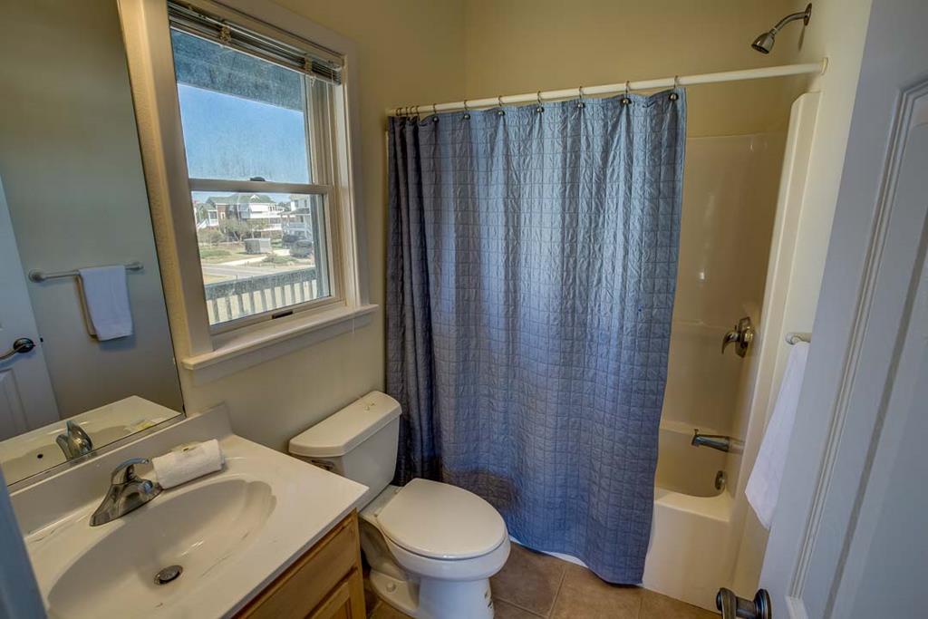 Your private bathroom features a full tub-shower combo, natural light, and crisp linens—perfect for refreshing after a day of exploring.