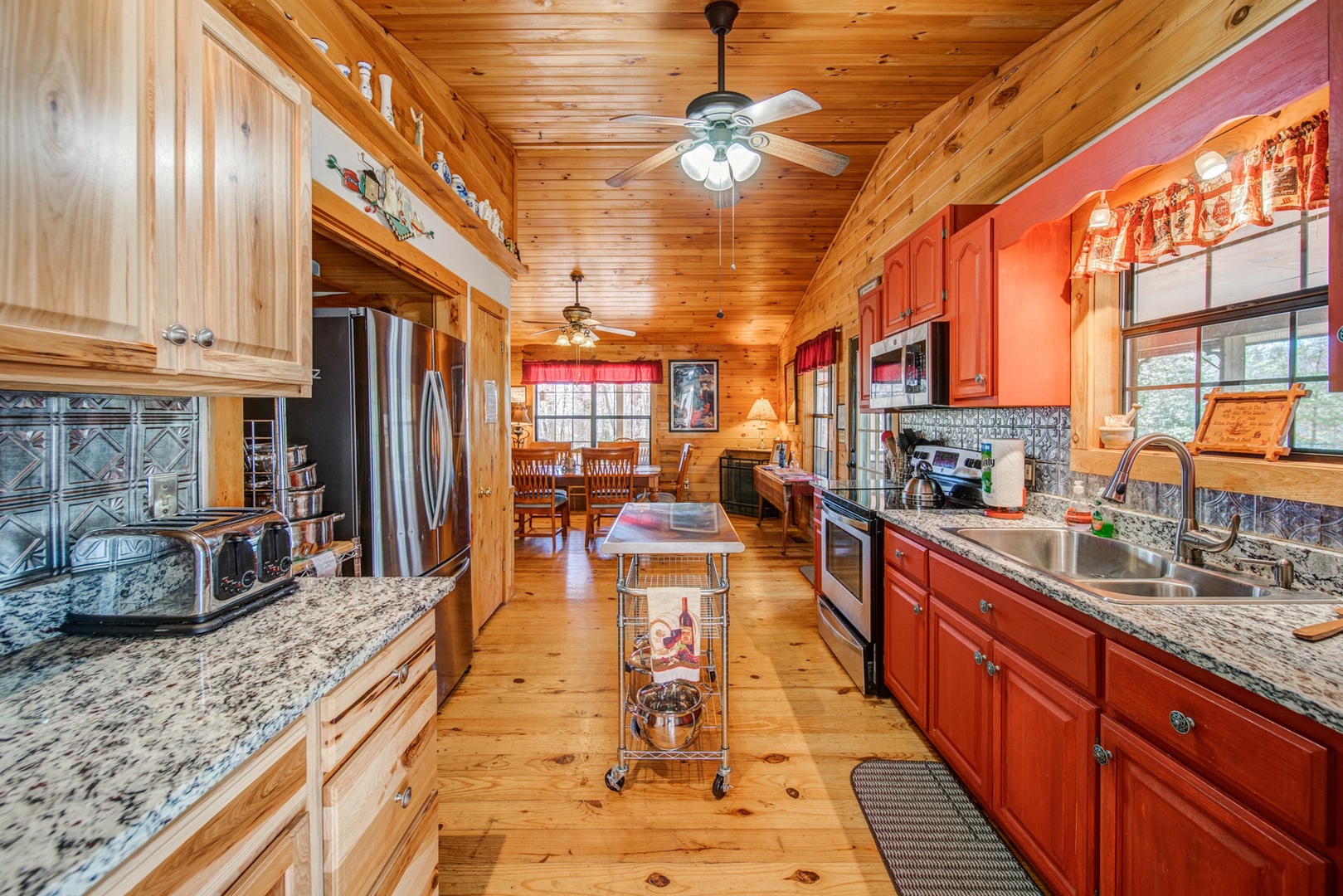 Prepare a family meal or a quaint dinner for 2 in this spacious and well-equipped Kitchen