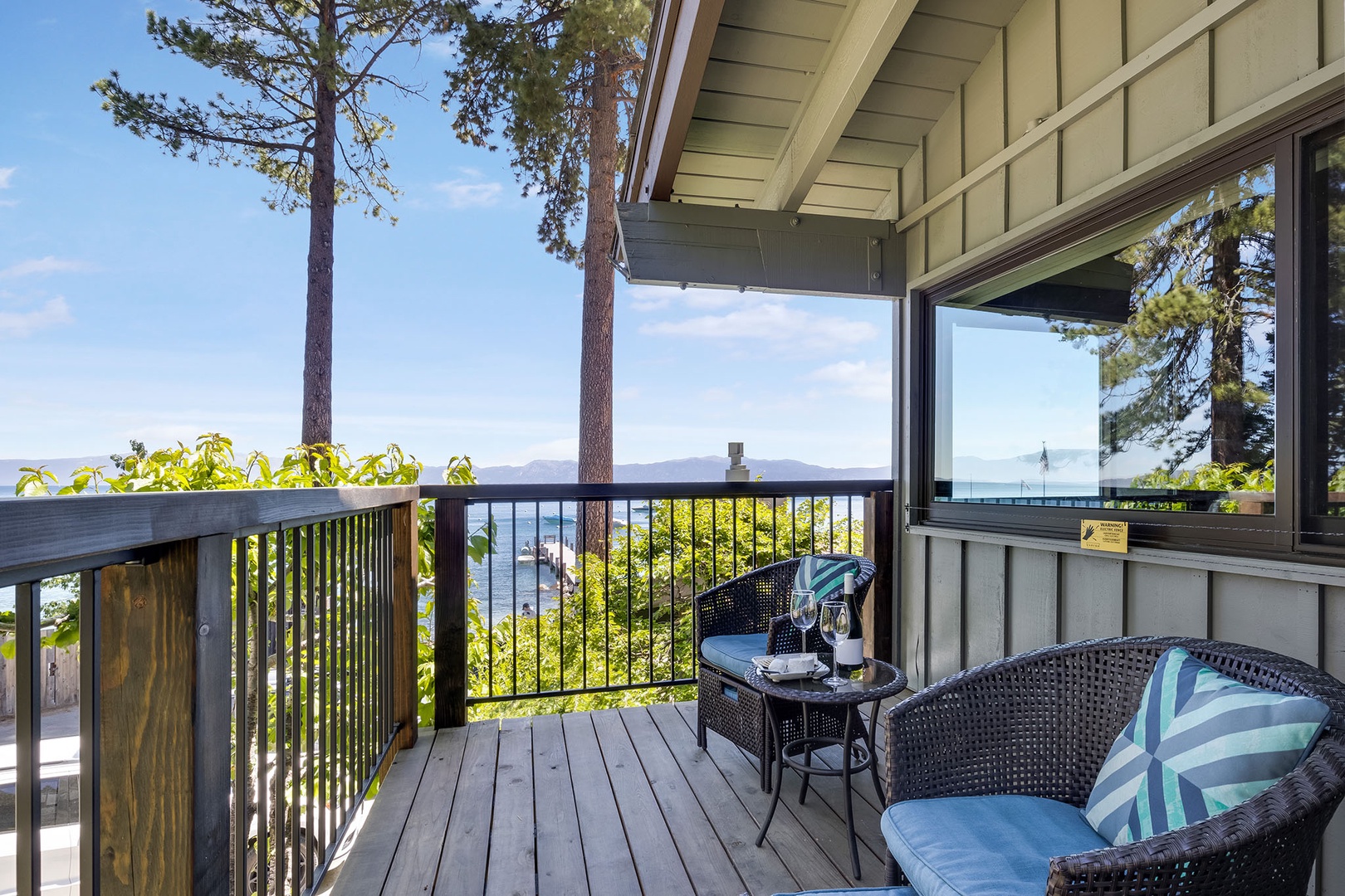 Back balcony w/ BBQ grill, lake views!