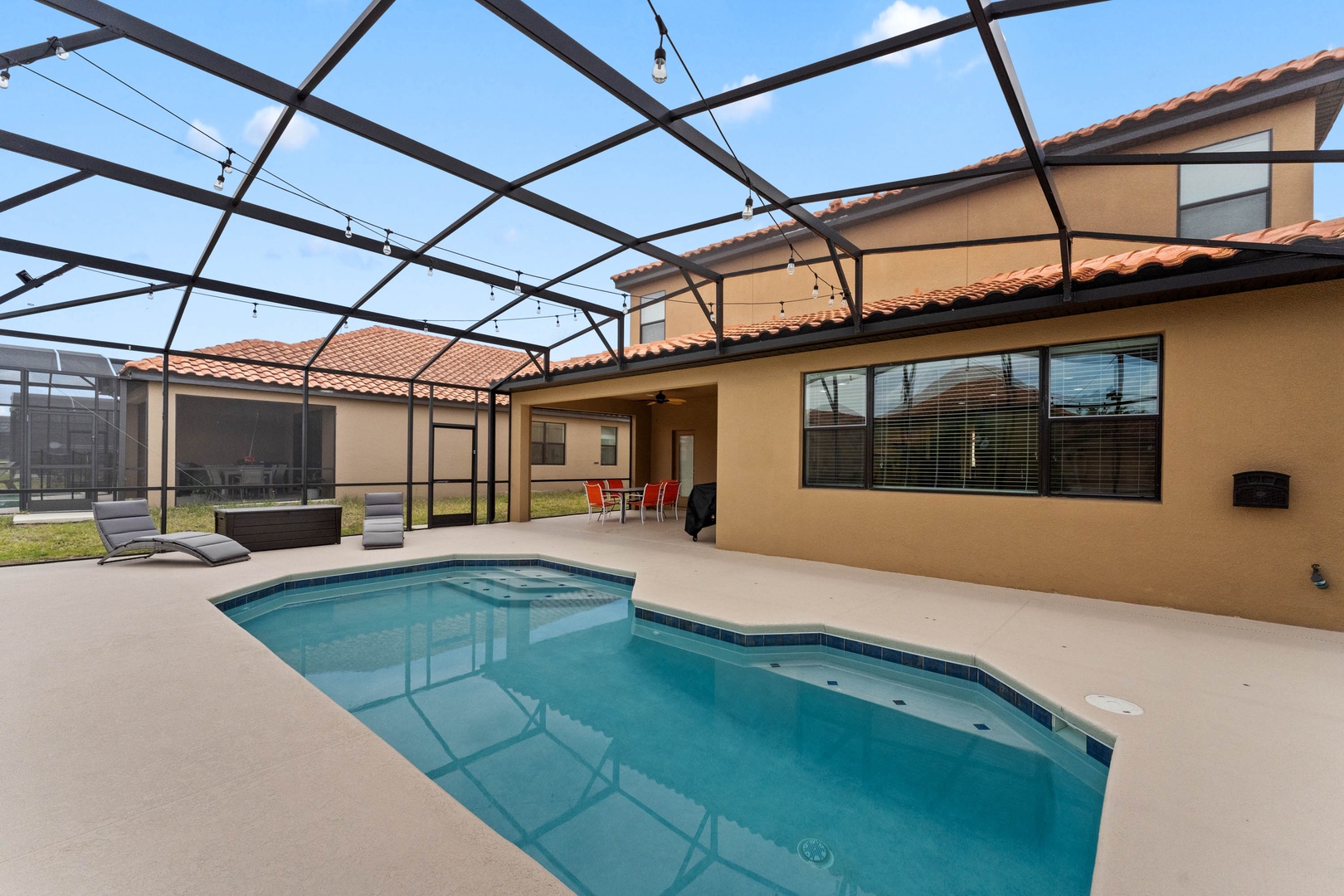 Private screened in heated pool *At no additional cost*