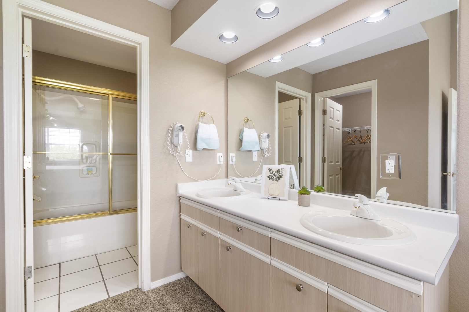 En-suite bathroom 4. After rolling out of your king bed, find yourself in the shower/tub combo to start your day off right