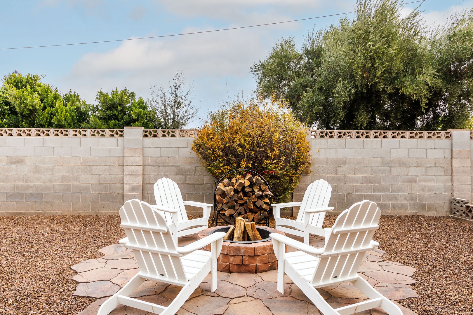 Fire pit with relaxing chairs