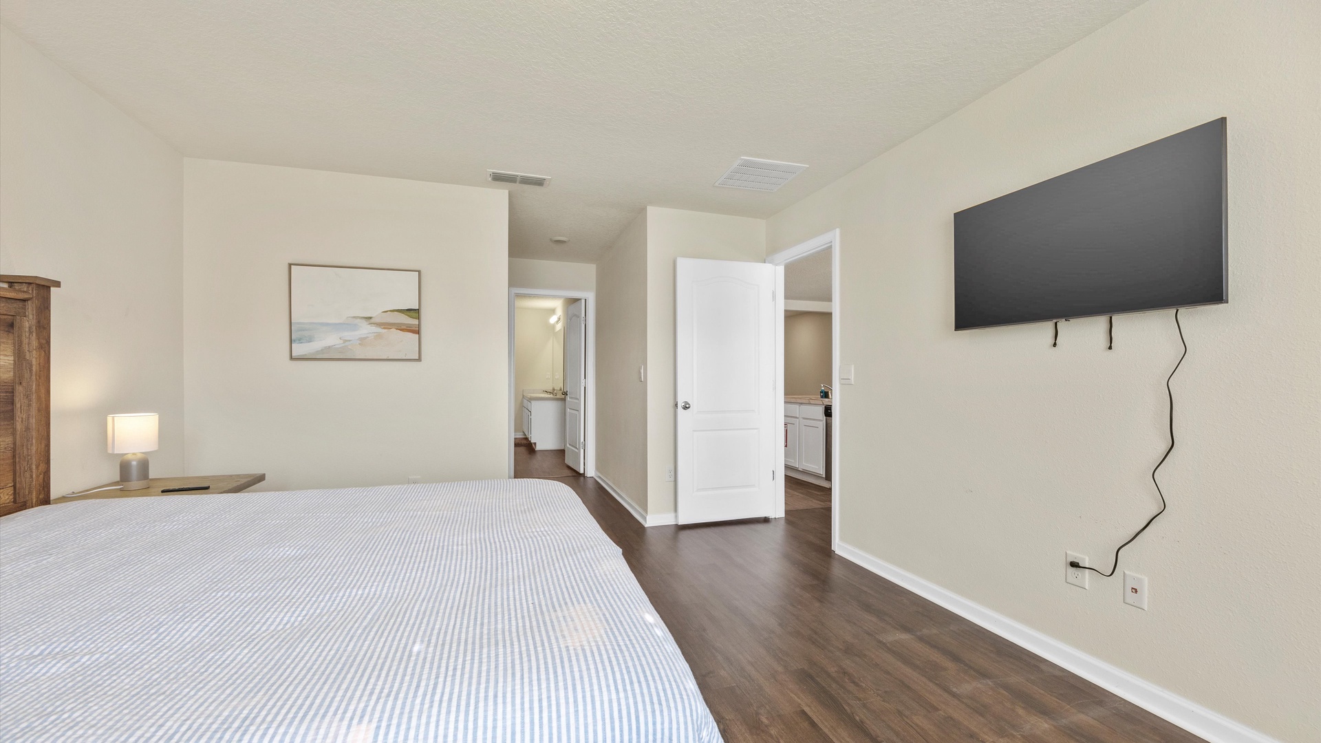 The master suite boasts a regal king bed, private ensuite, & Smart TV