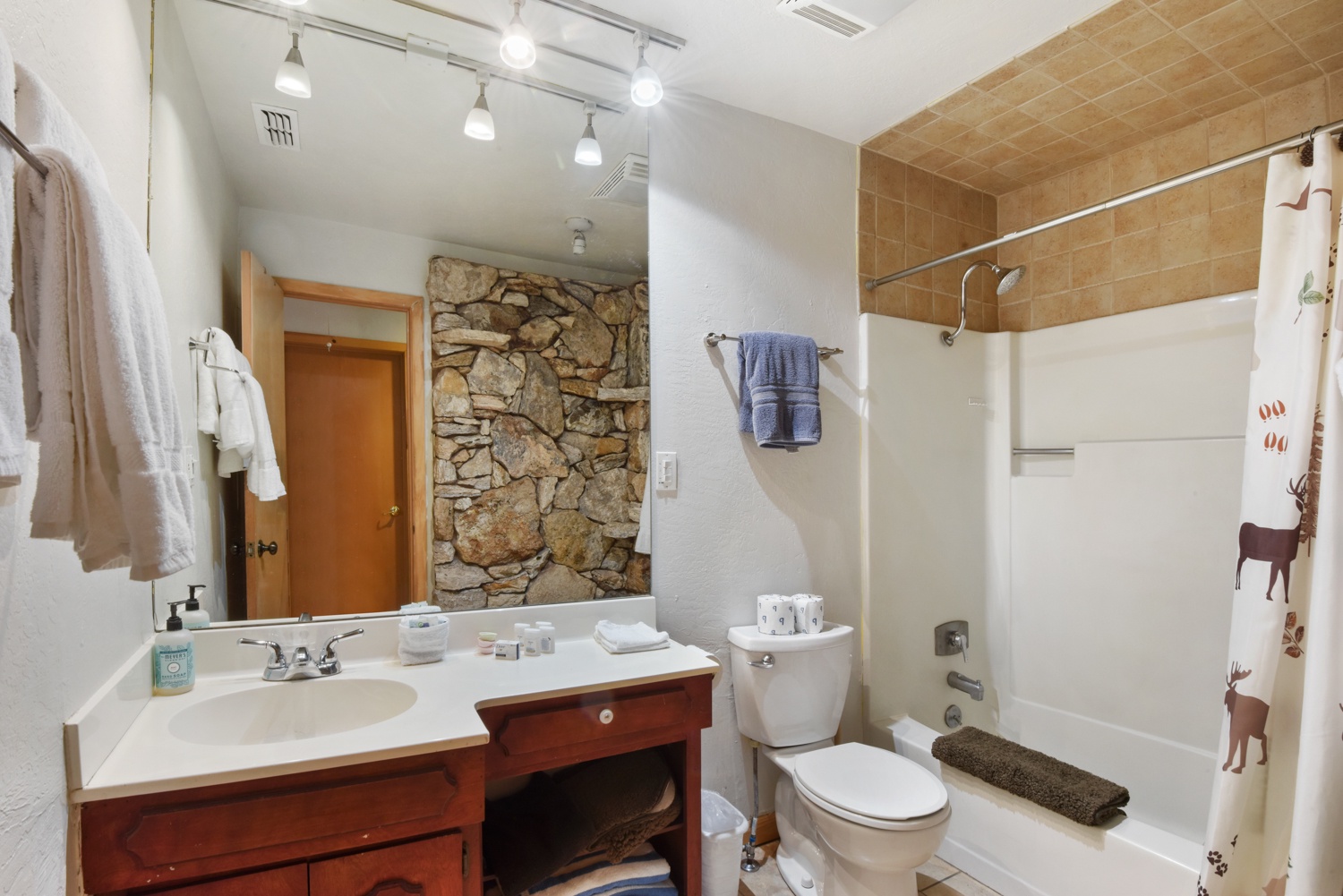 Shared bathroom with shower/tub combo