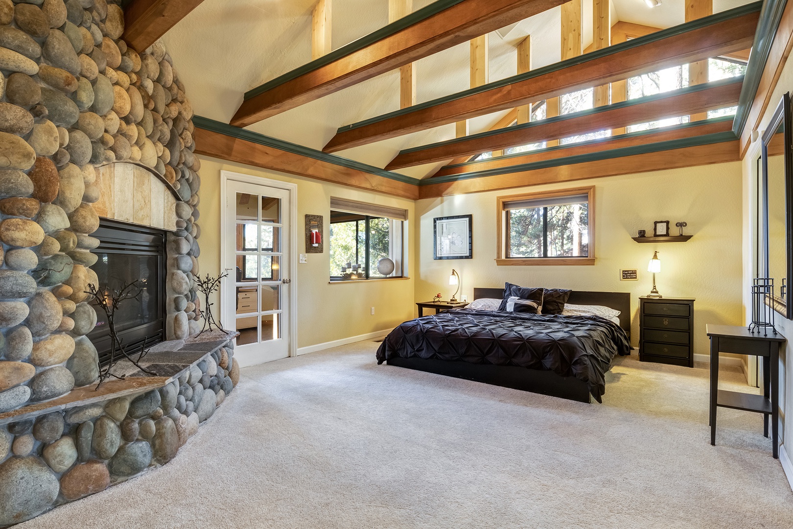 Master bedroom: King bed w/ gas fireplace (3rd floor)