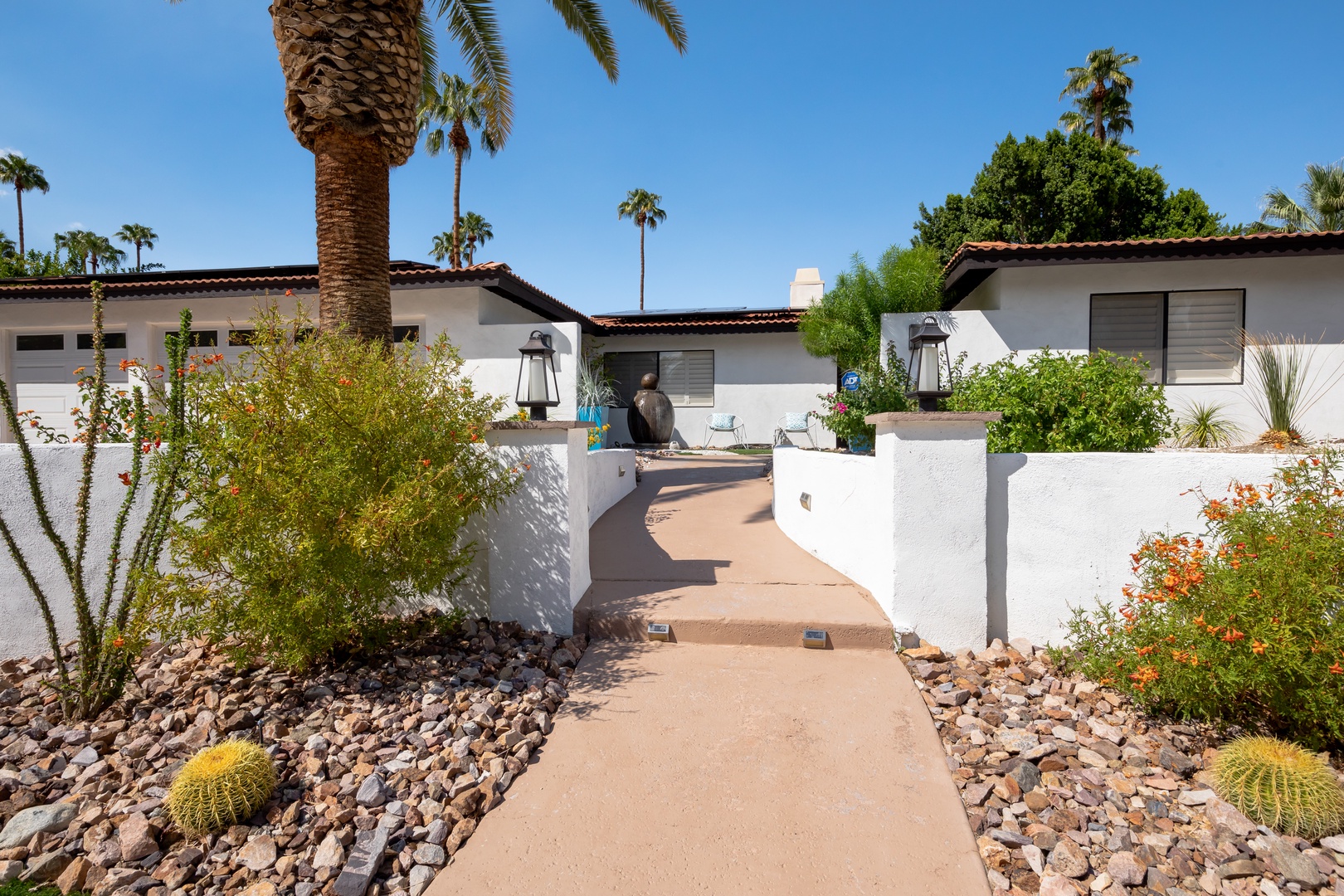 Welcome to your next Palm Springs vacation!