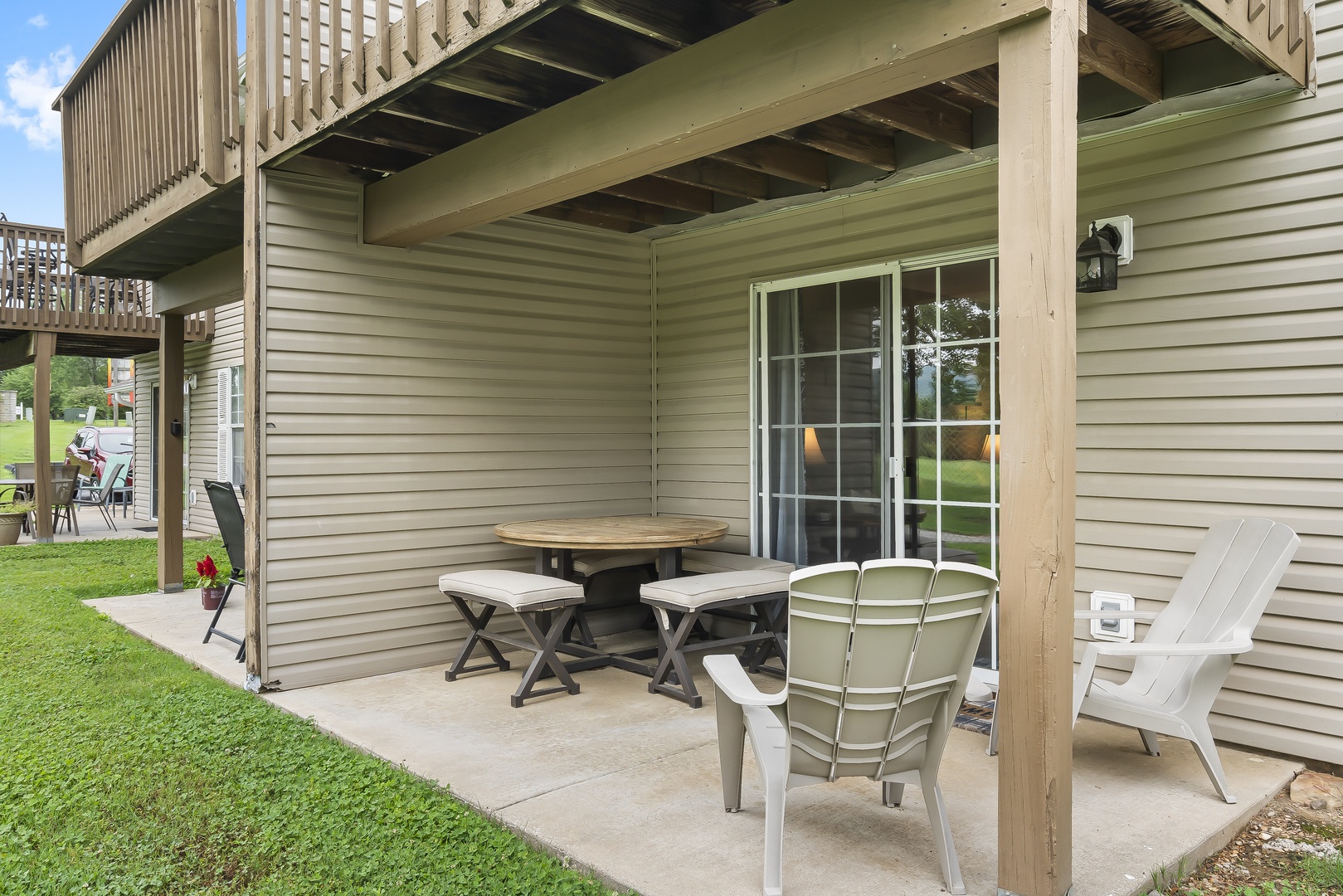 Lounge the day away or dine alfresco with golf course views on the patio